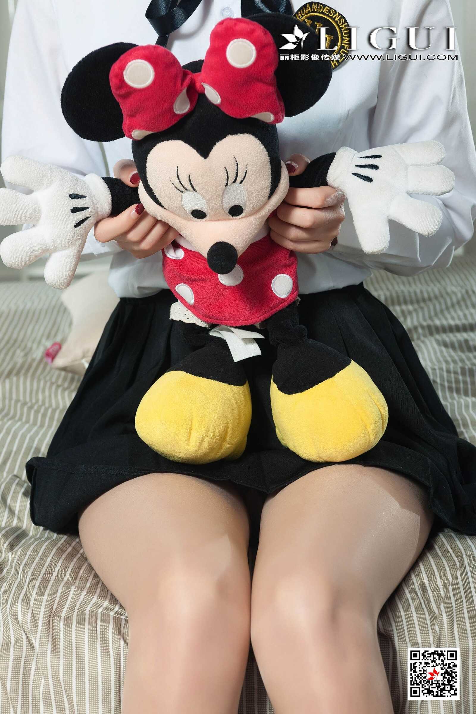 鱼妹《短筒袜玉足》[丽柜Ligui] 网络丽人 写真集第11张