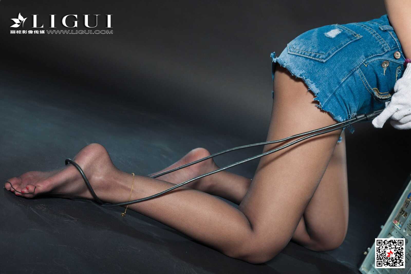 筱筱《牛仔黑丝修理工》 [丽柜Ligui] 网络丽人 写第4张