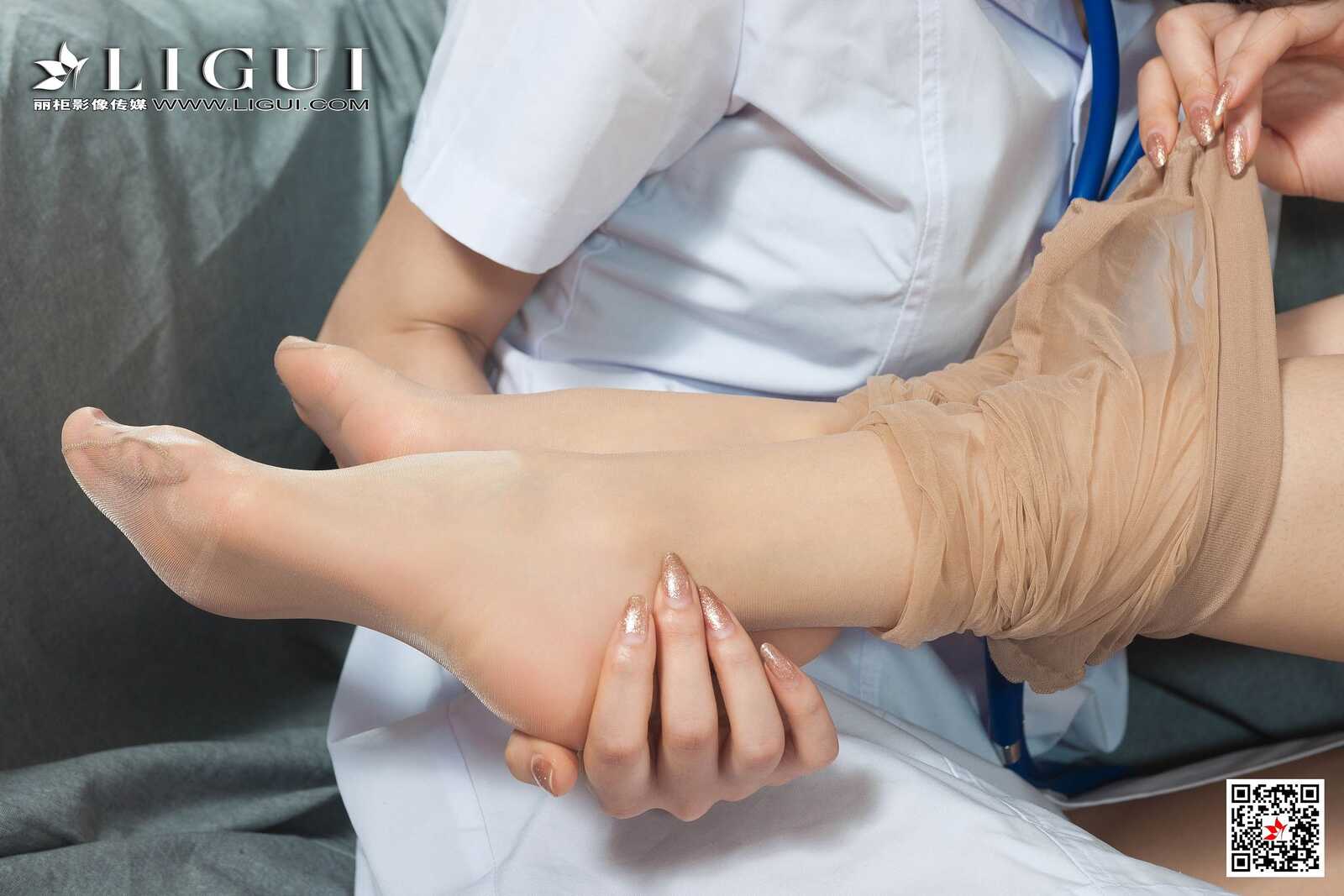 雪糕&兔子《医生与OL的丝袜故事》 [丽柜Ligu第3张