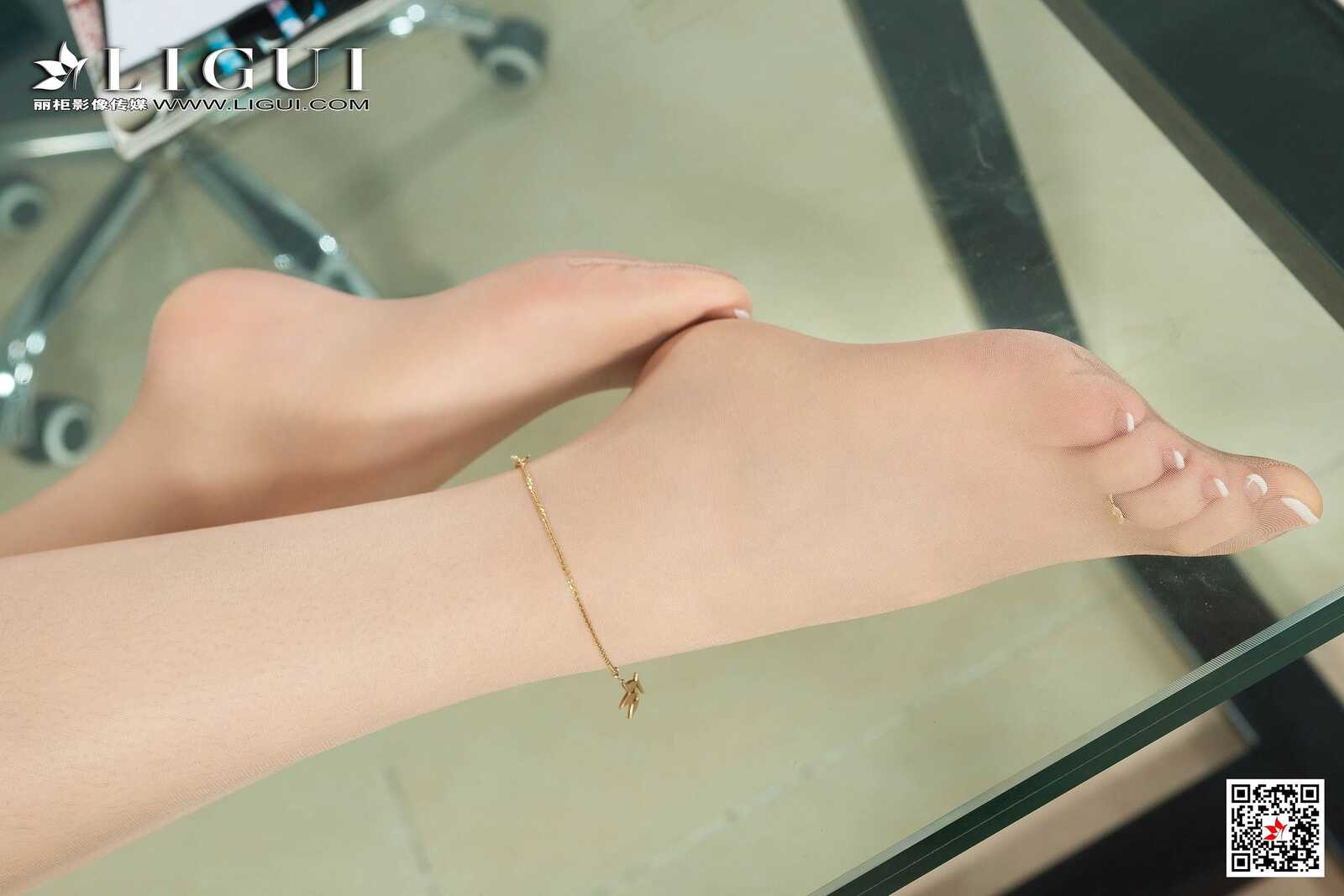 腿模静儿《办公室肉丝袜美腿OL》 [丽柜Ligui] 写真第6张