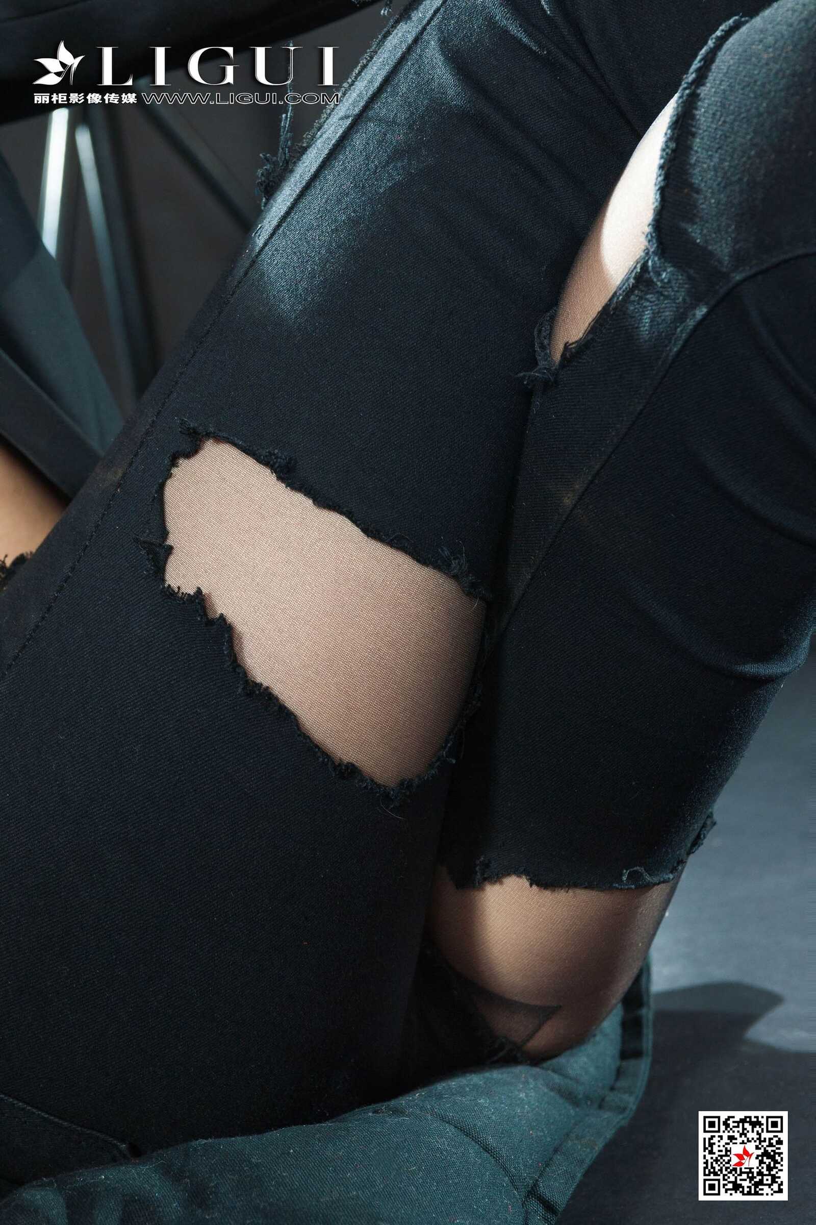 钟情《破洞牛仔黑丝OL》 [丽柜Ligui] 写真集第17张