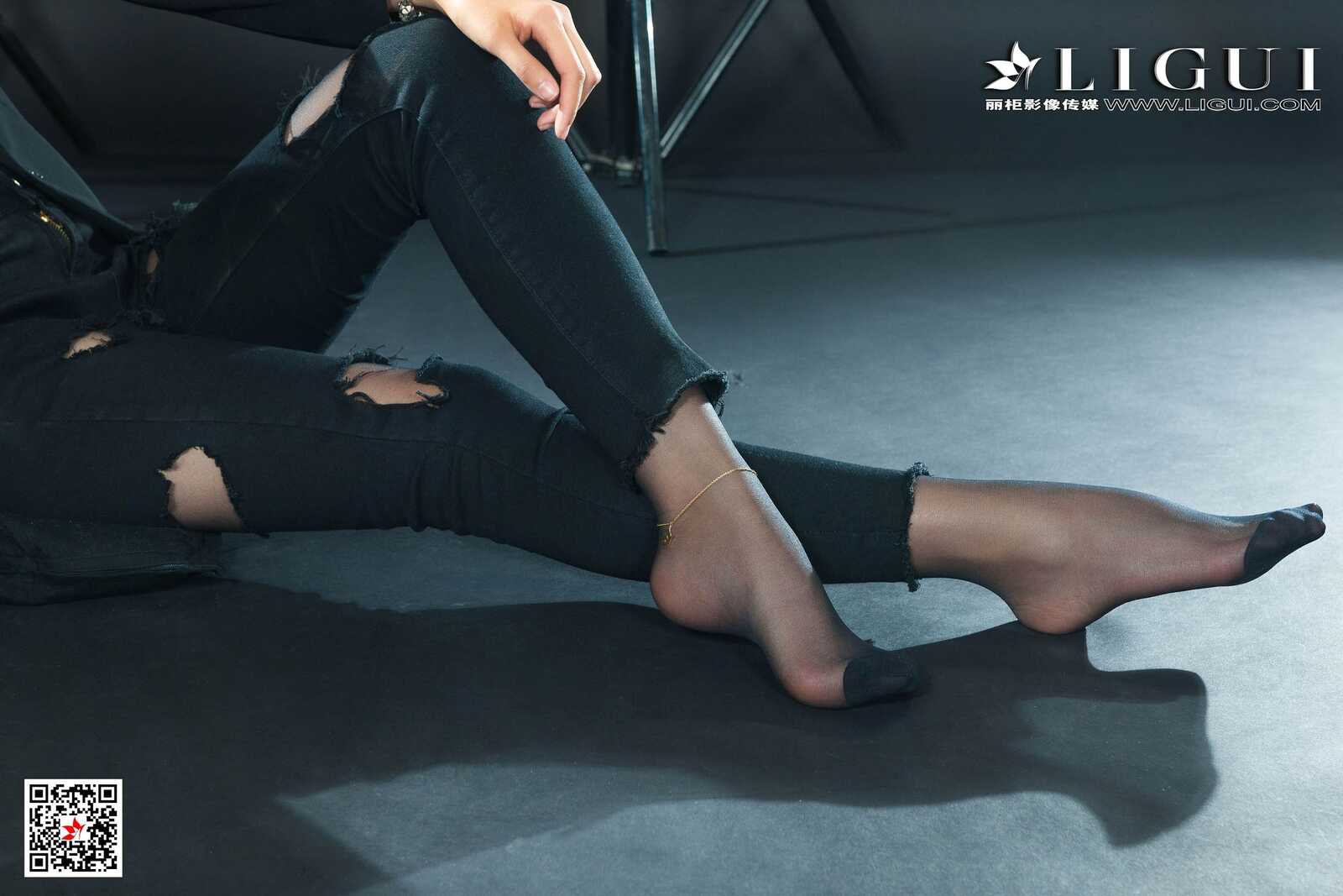 钟情《破洞牛仔黑丝OL》 [丽柜Ligui] 写真集第4张