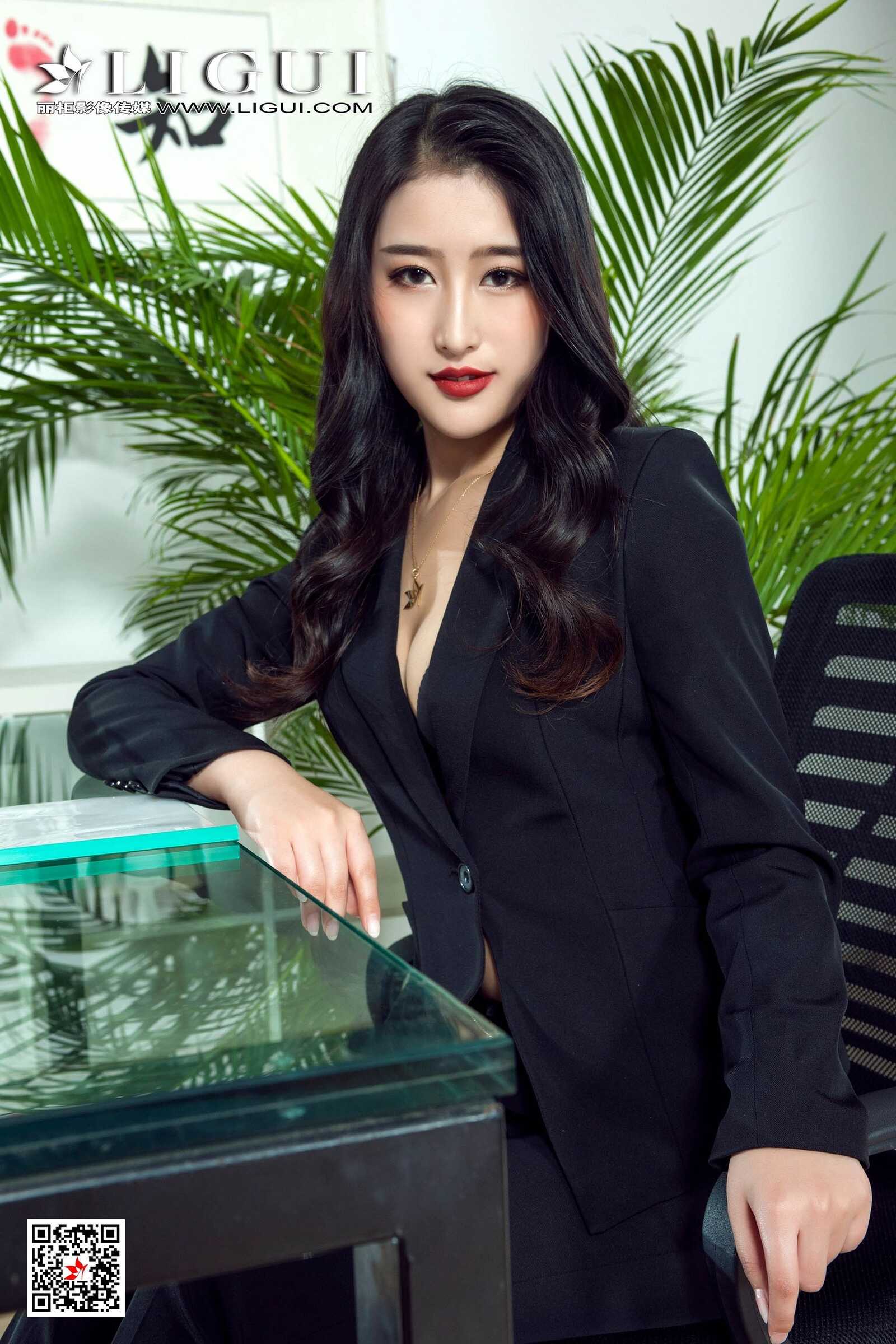 腿模拉拉《西装丽人》 [丽柜Ligui] 网络丽人 写真第15张