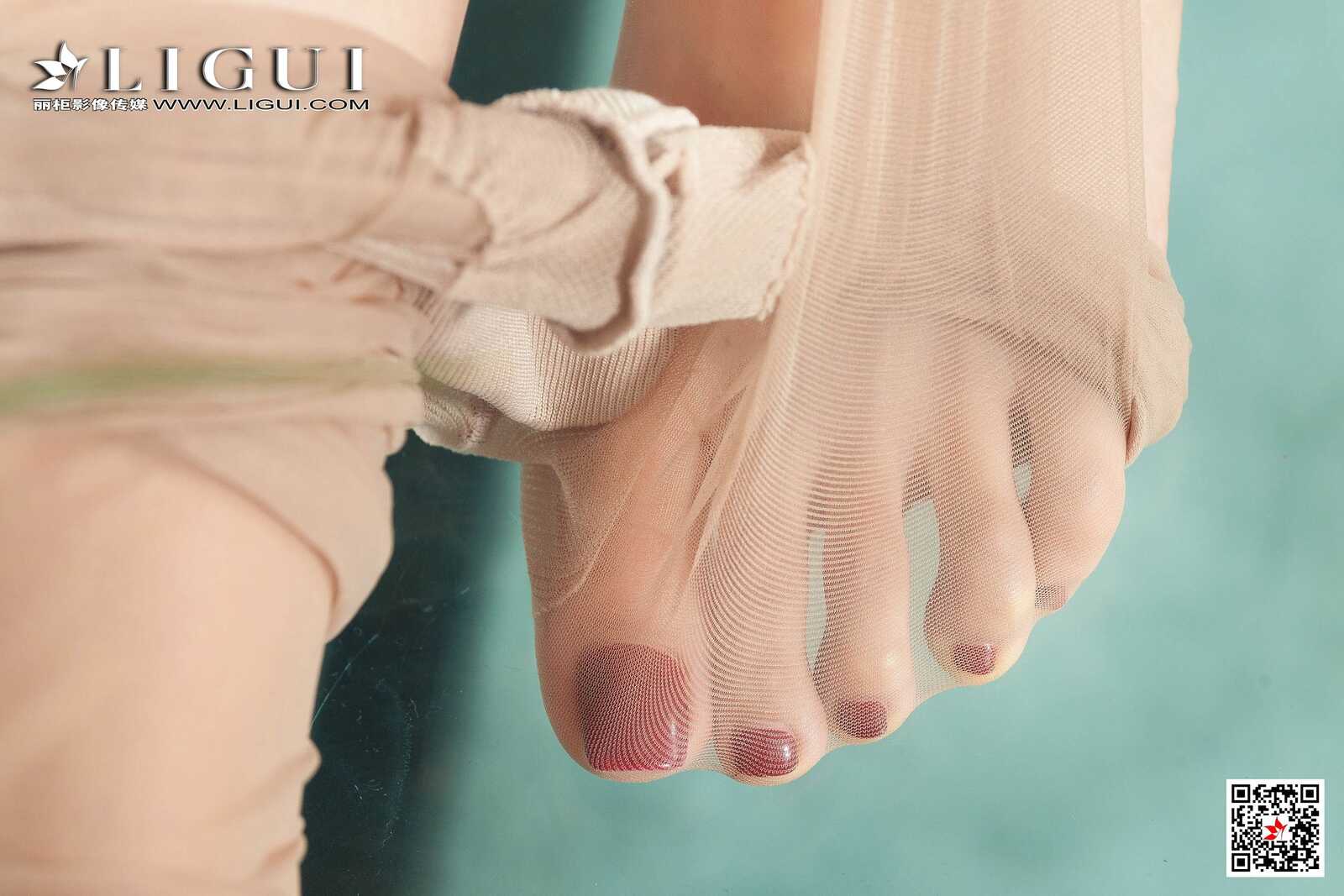 腿模若溪《肉丝袜OL丝足》 [丽柜Ligui] 写真集第1张