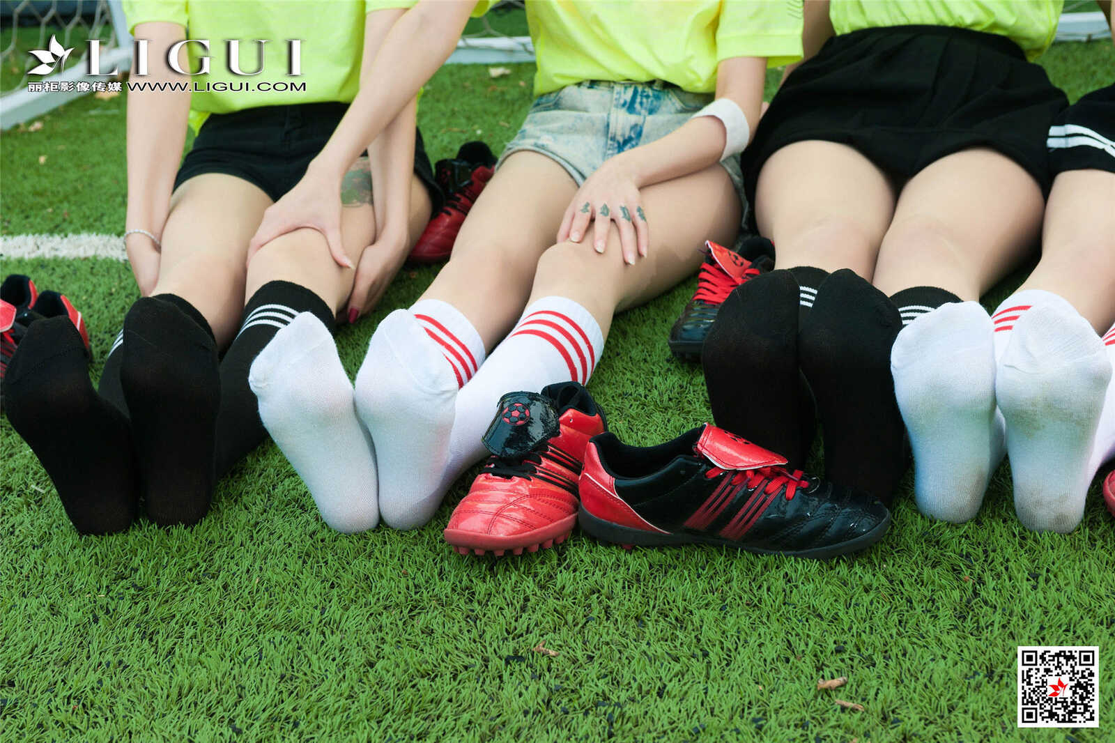 兔子&凉儿&甜甜&允娜《足球丝足》 [丽柜第3张