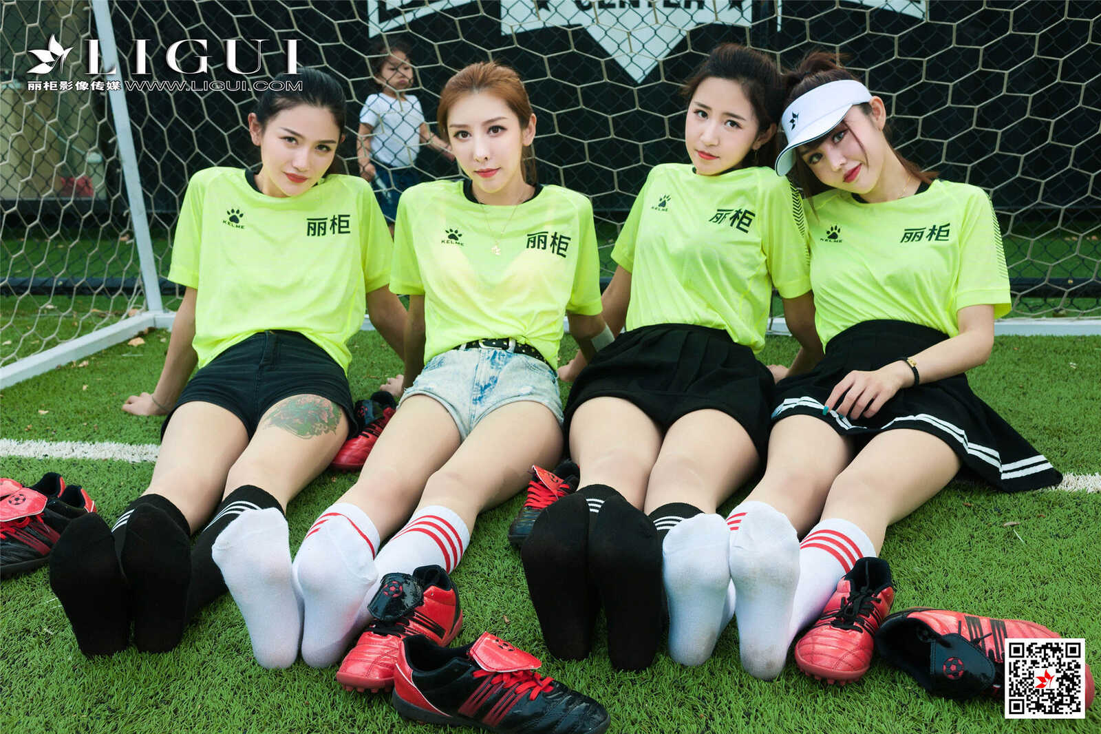 兔子&凉儿&甜甜&允娜《足球丝足》 [丽柜第1张
