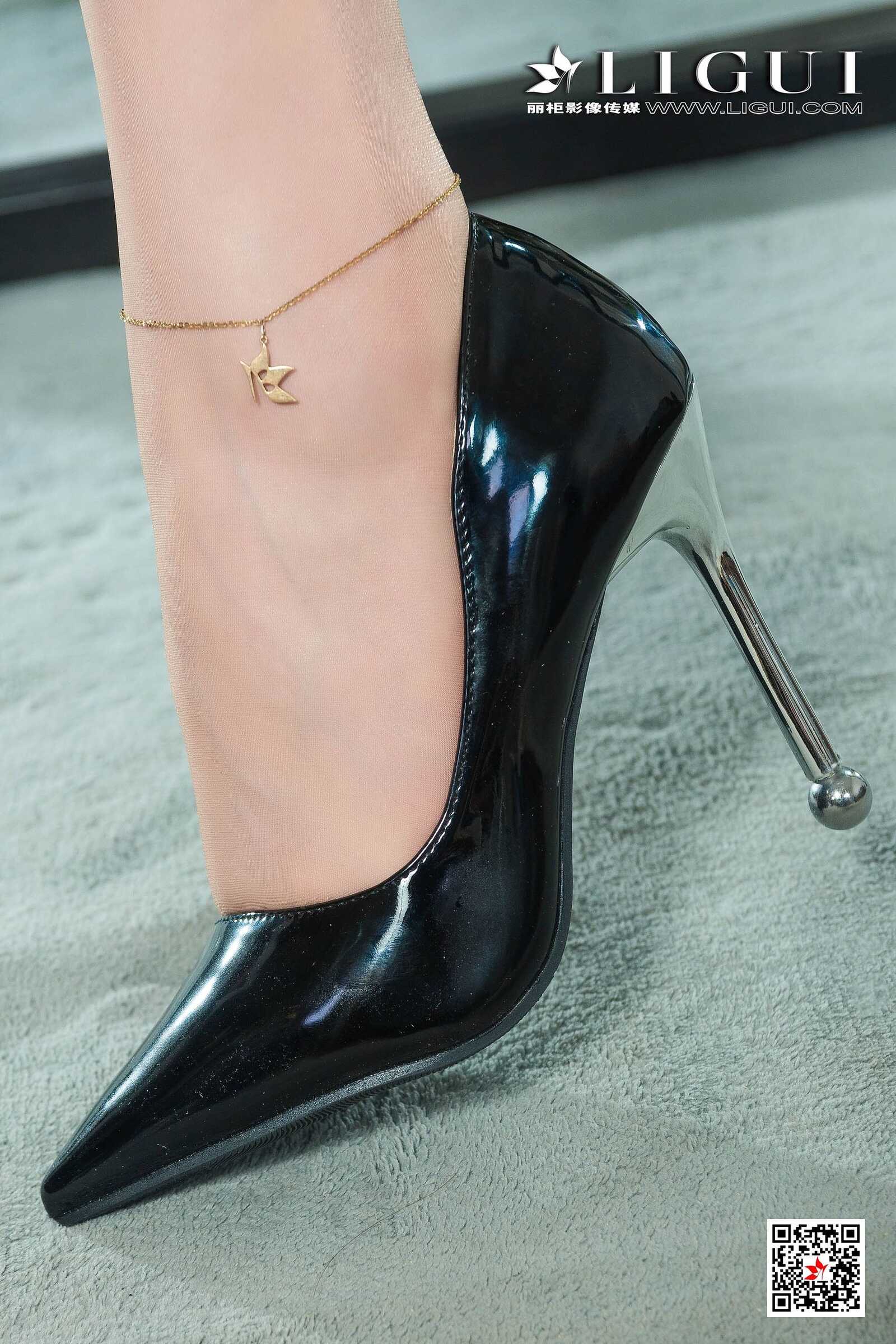 腿模甜甜《办公室美脚丝足》 [丽柜Ligui] 写真集第12张