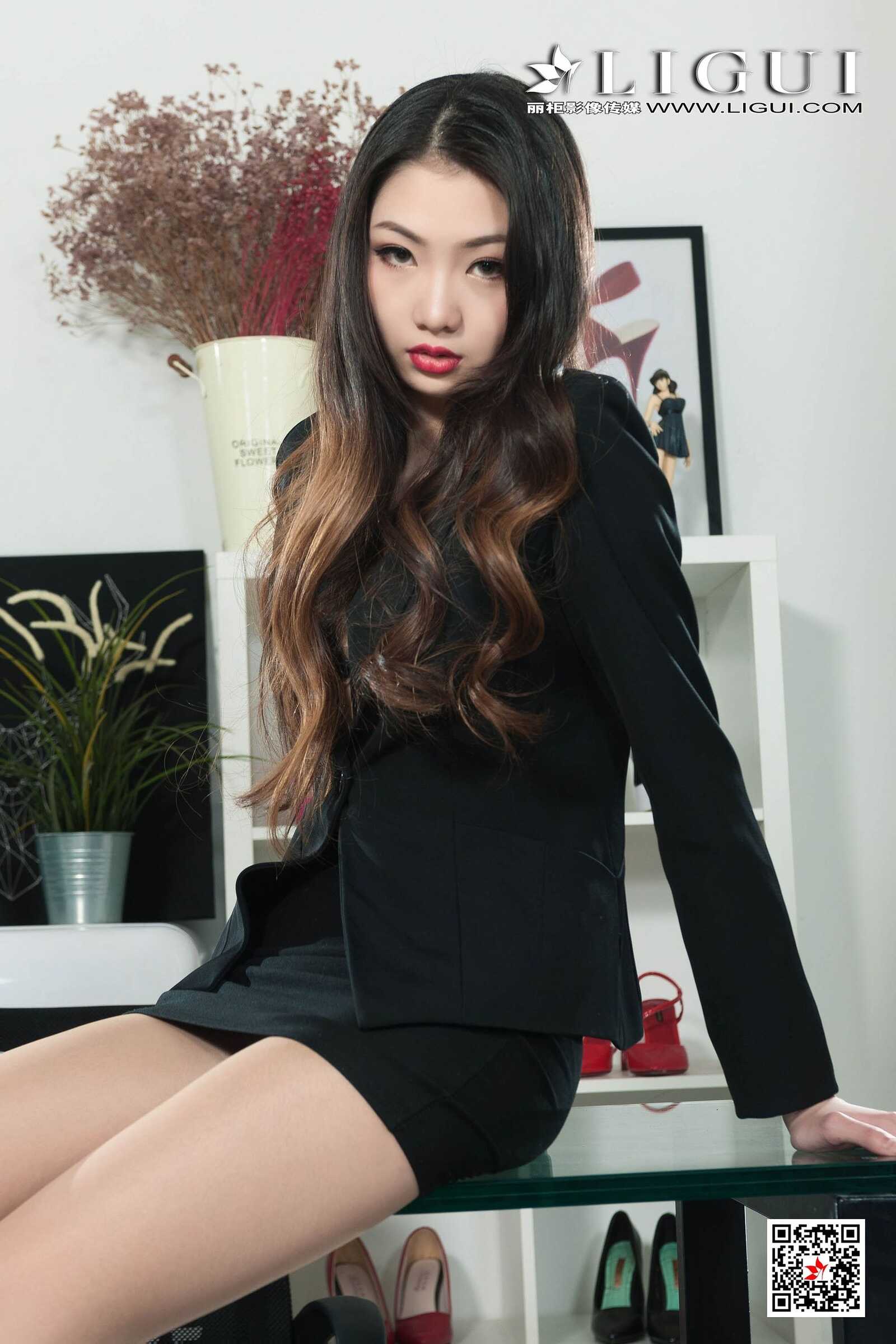 腿模鸭鸭《OL美腿丝足》 [丽柜Ligui] 写真集第6张