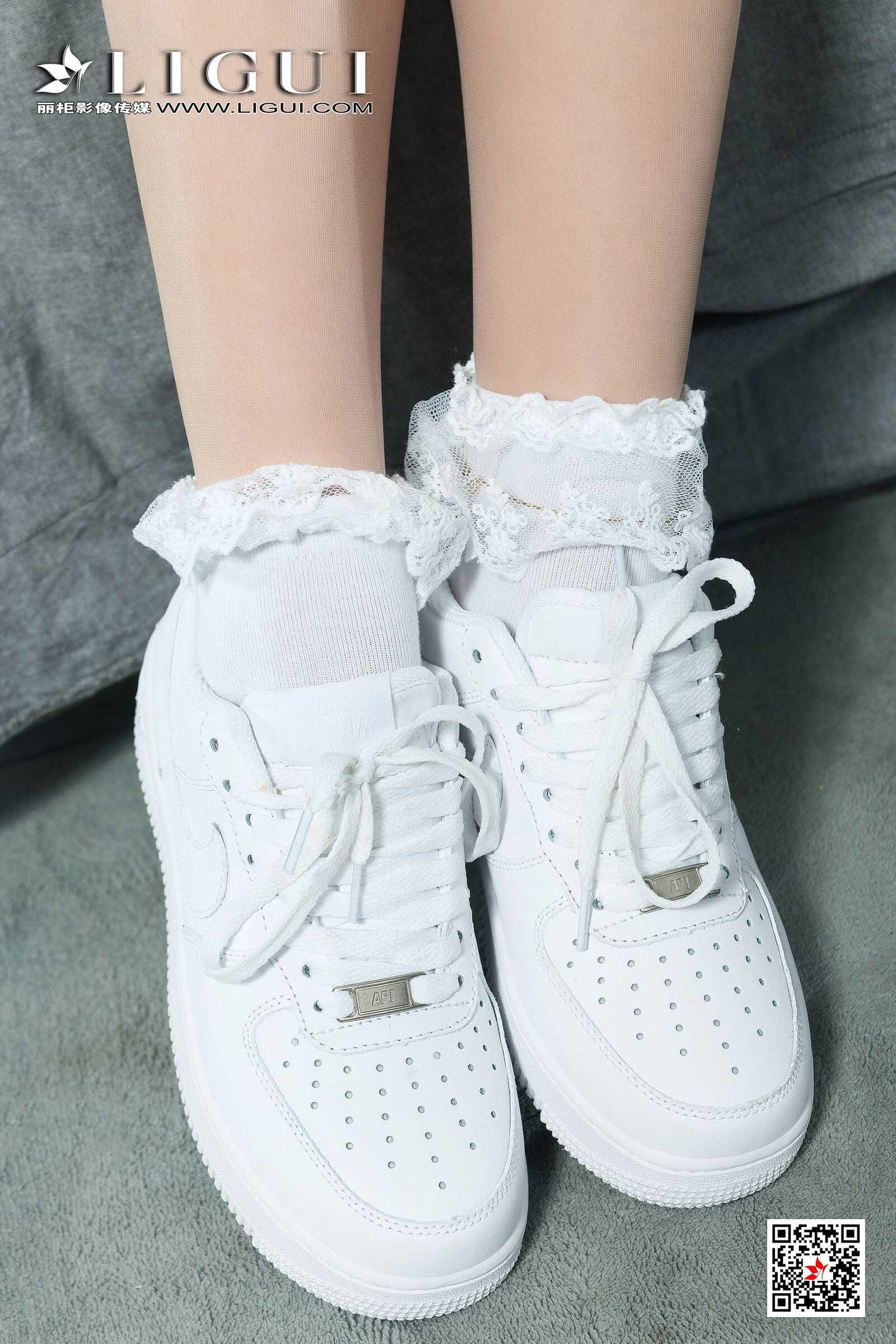腿模Angelina《制服美腿丝足》 [丽柜Ligui] 写真集第17张