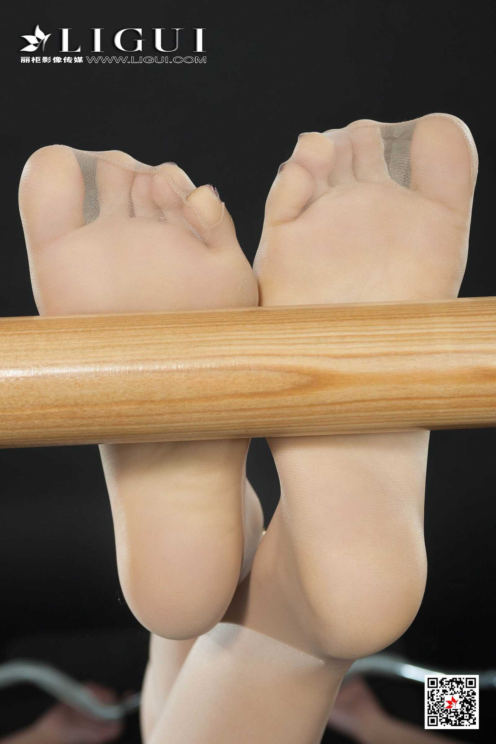 腿模Xilly《健身丝足》 [丽柜Ligui] 写真集第12张