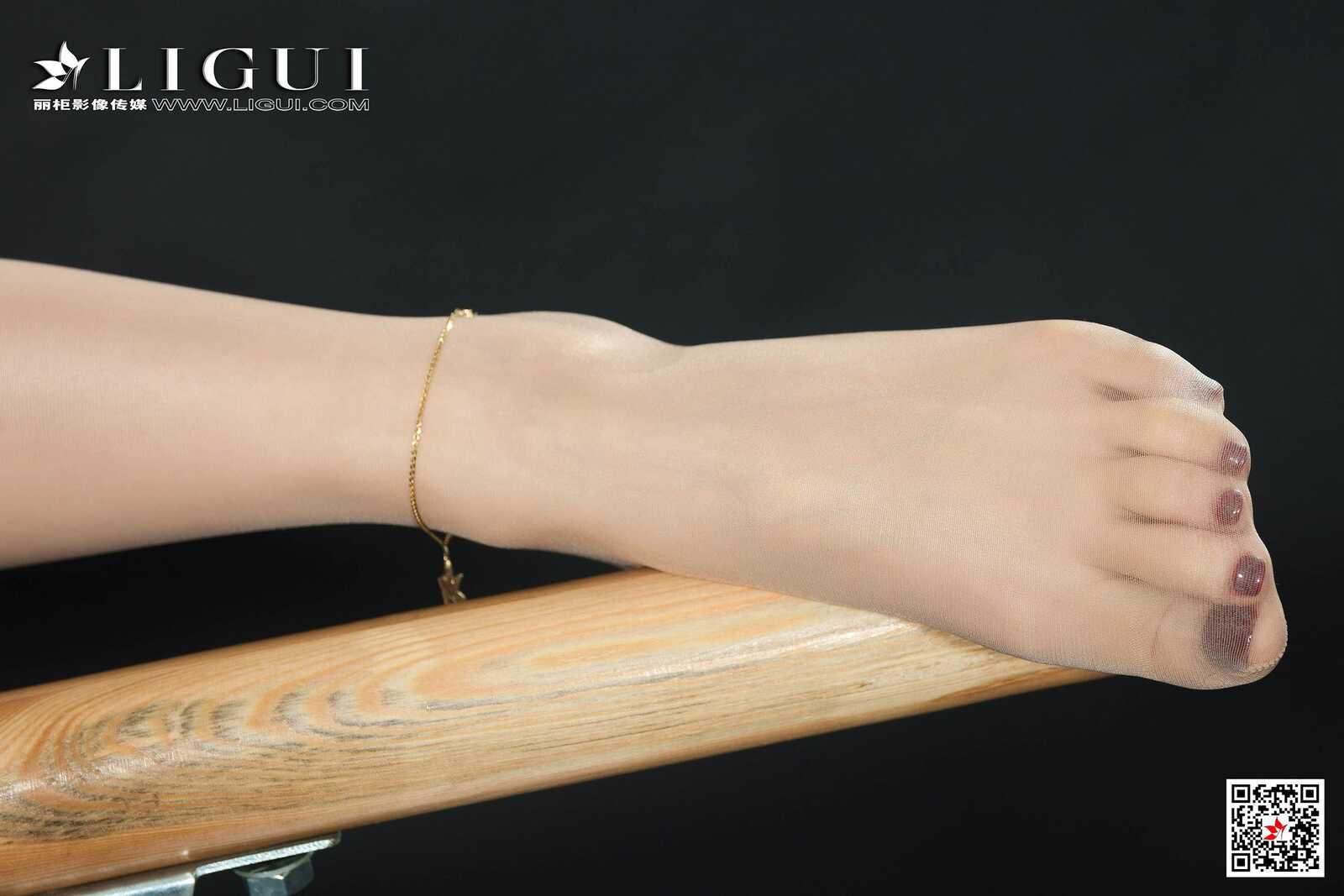 腿模Xilly《健身丝足》 [丽柜Ligui] 写真集第9张