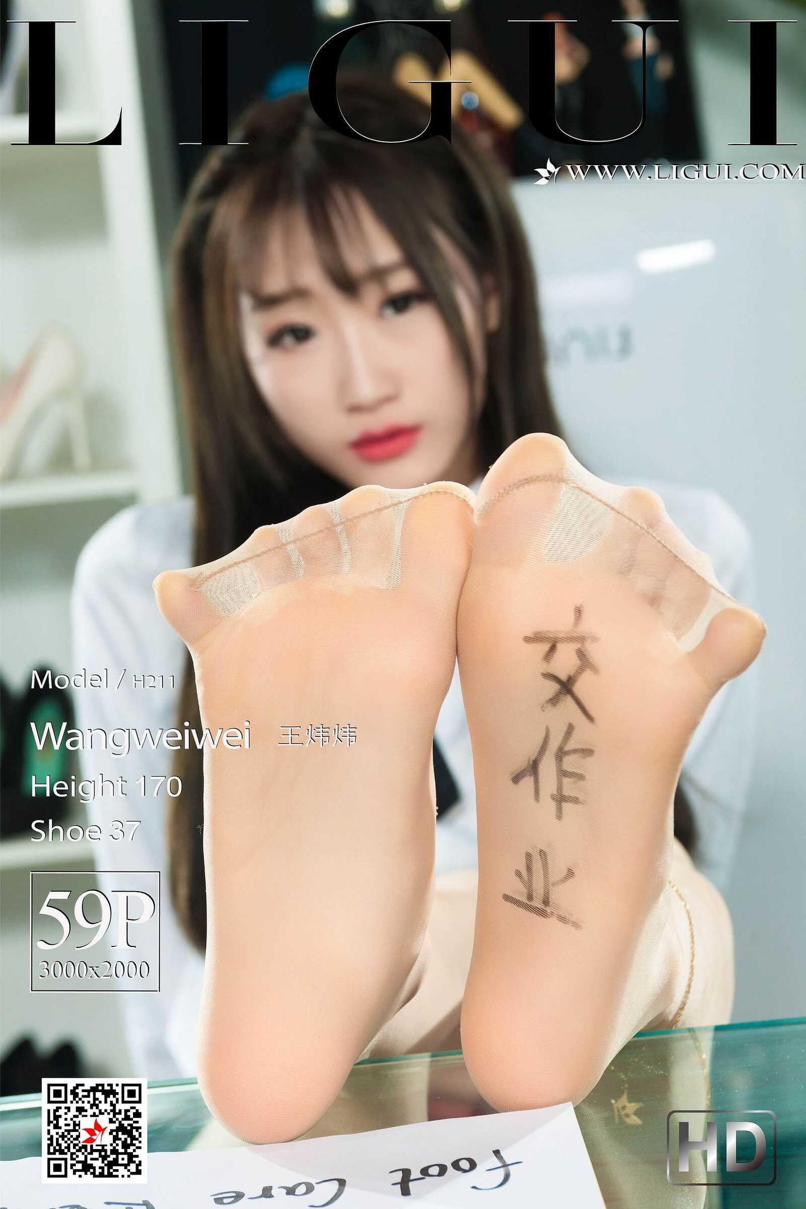 王炜炜《交作业》 [丽柜Ligui] 美腿丝足写真集第19张