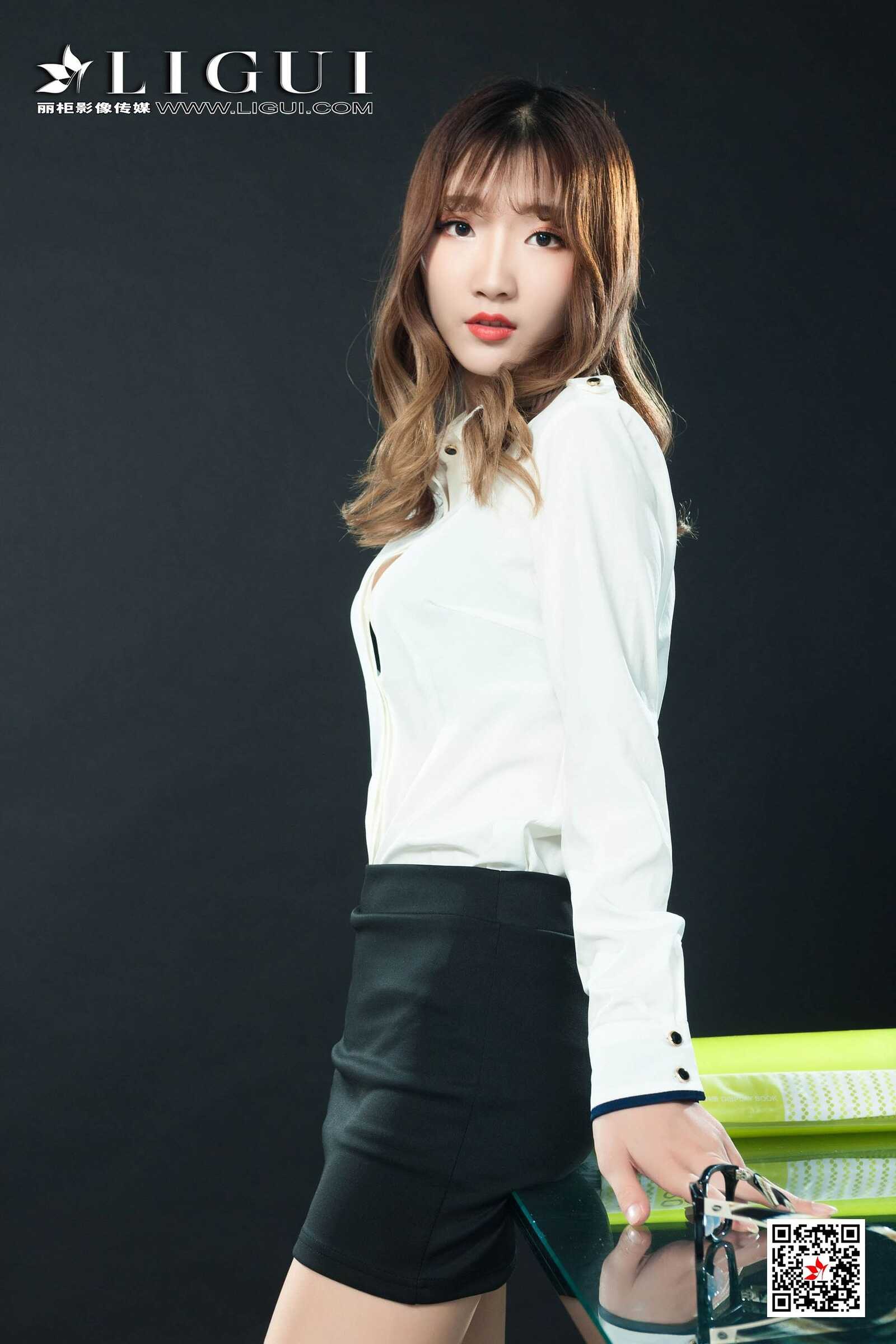 小然然《美腿OL小姐姐》 [丽柜Ligui] 丝足写真集第5张