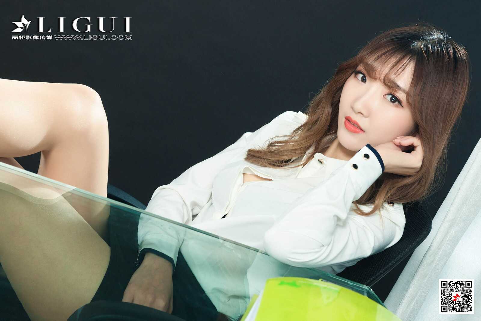小然然《美腿OL小姐姐》 [丽柜Ligui] 丝足写真集第4张