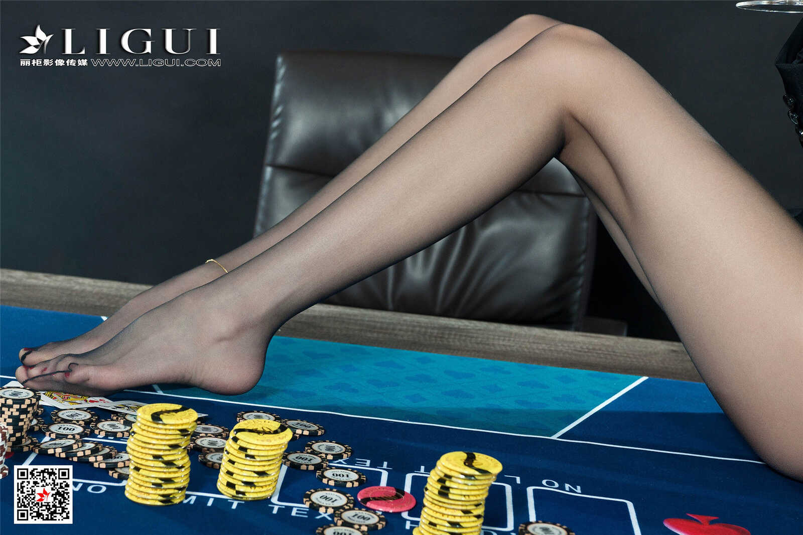 模特兔子《黑丝棋牌官》 [丽柜Ligui] 美腿丝足写第5张