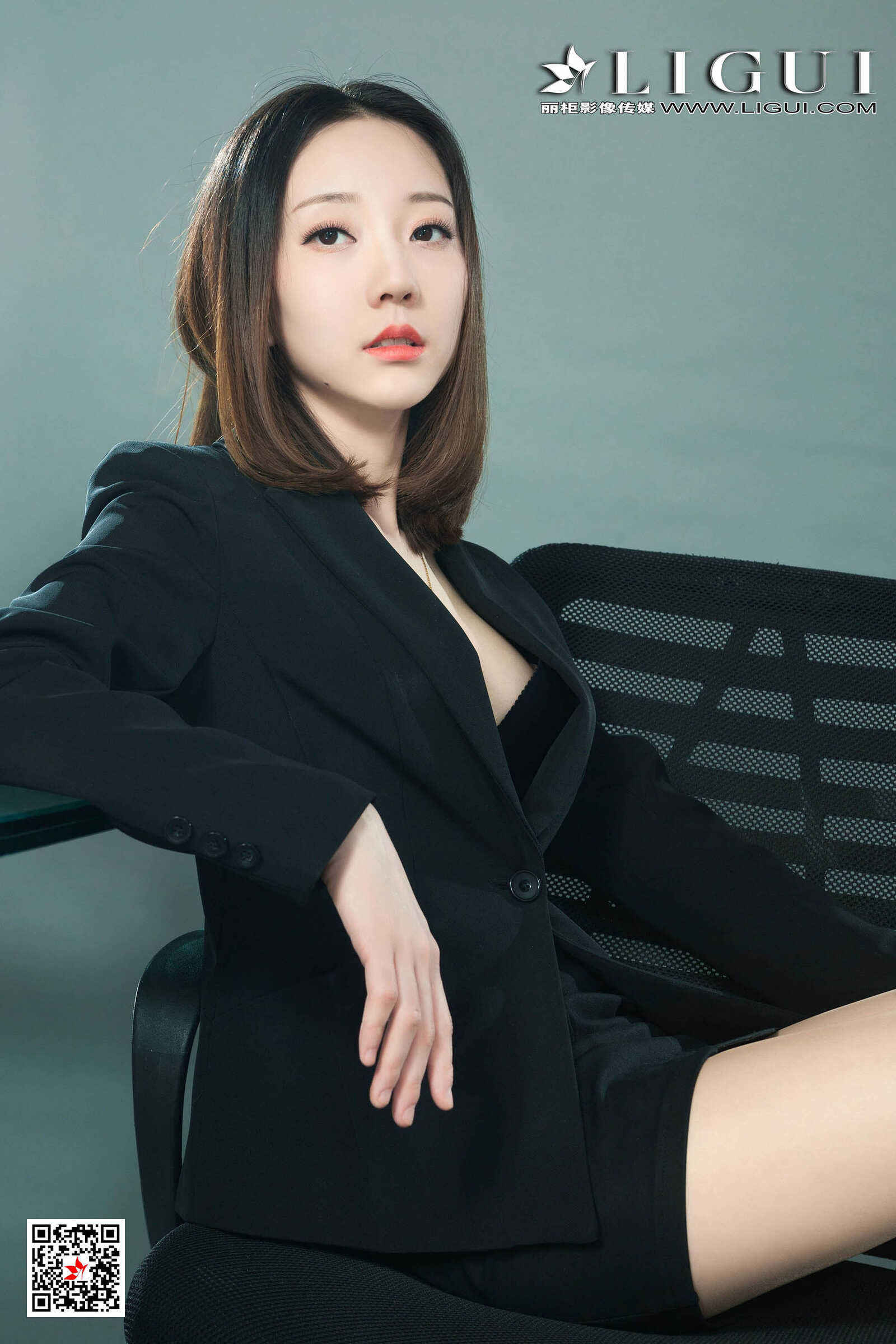 模特小米《肉丝OL女郎》 [丽柜Ligui] 美腿丝足写真第13张