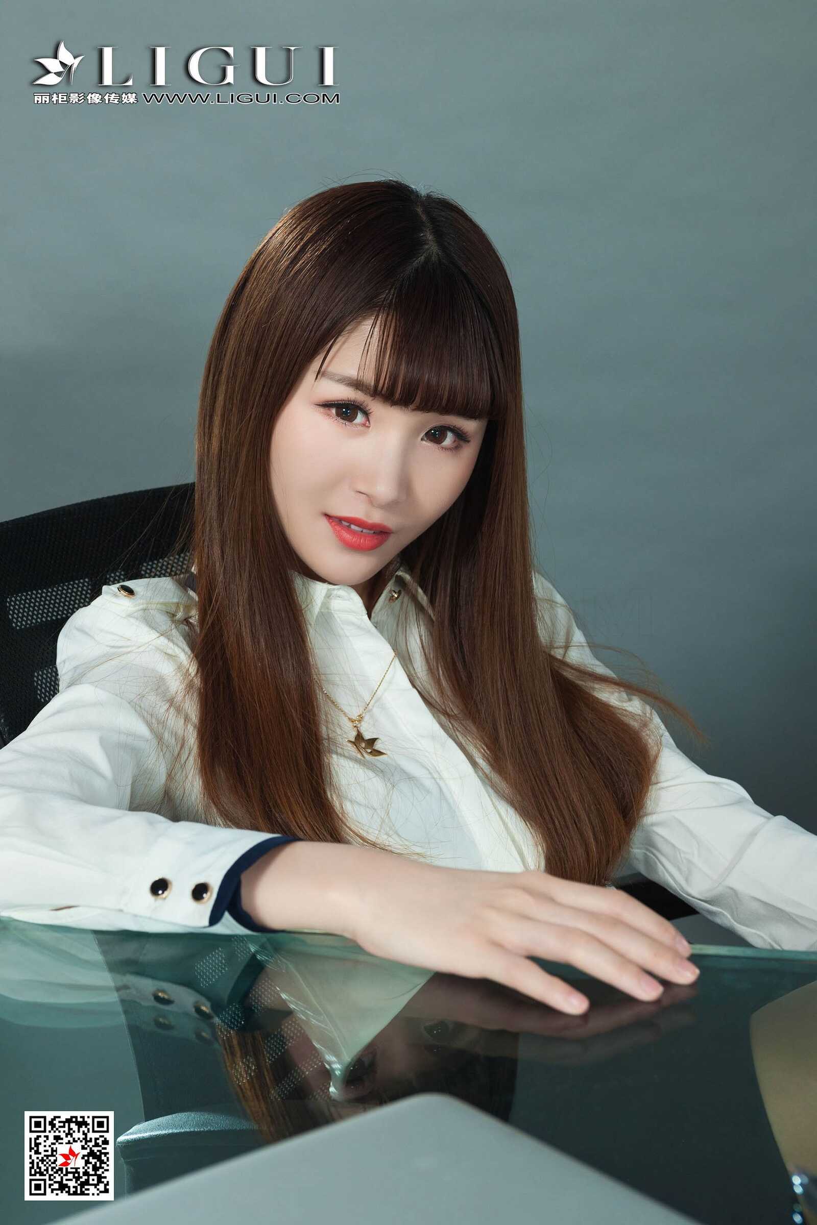 瑶瑶《OL小秘丝足美腿》 [丽柜LIGUI] 网络丽人 写第15张