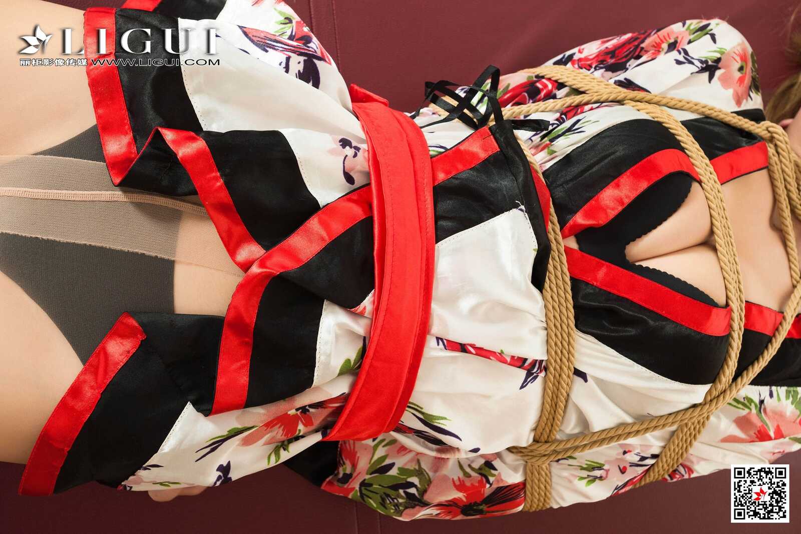 甜甜《绳艺捆绑丝袜人体摄影》 [丽柜美束] 写真第1张