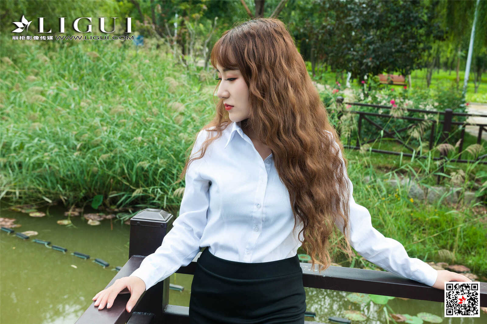 Model 汐汐《小清新户外OL美腿丝足》 [丽柜LiGui]第2张