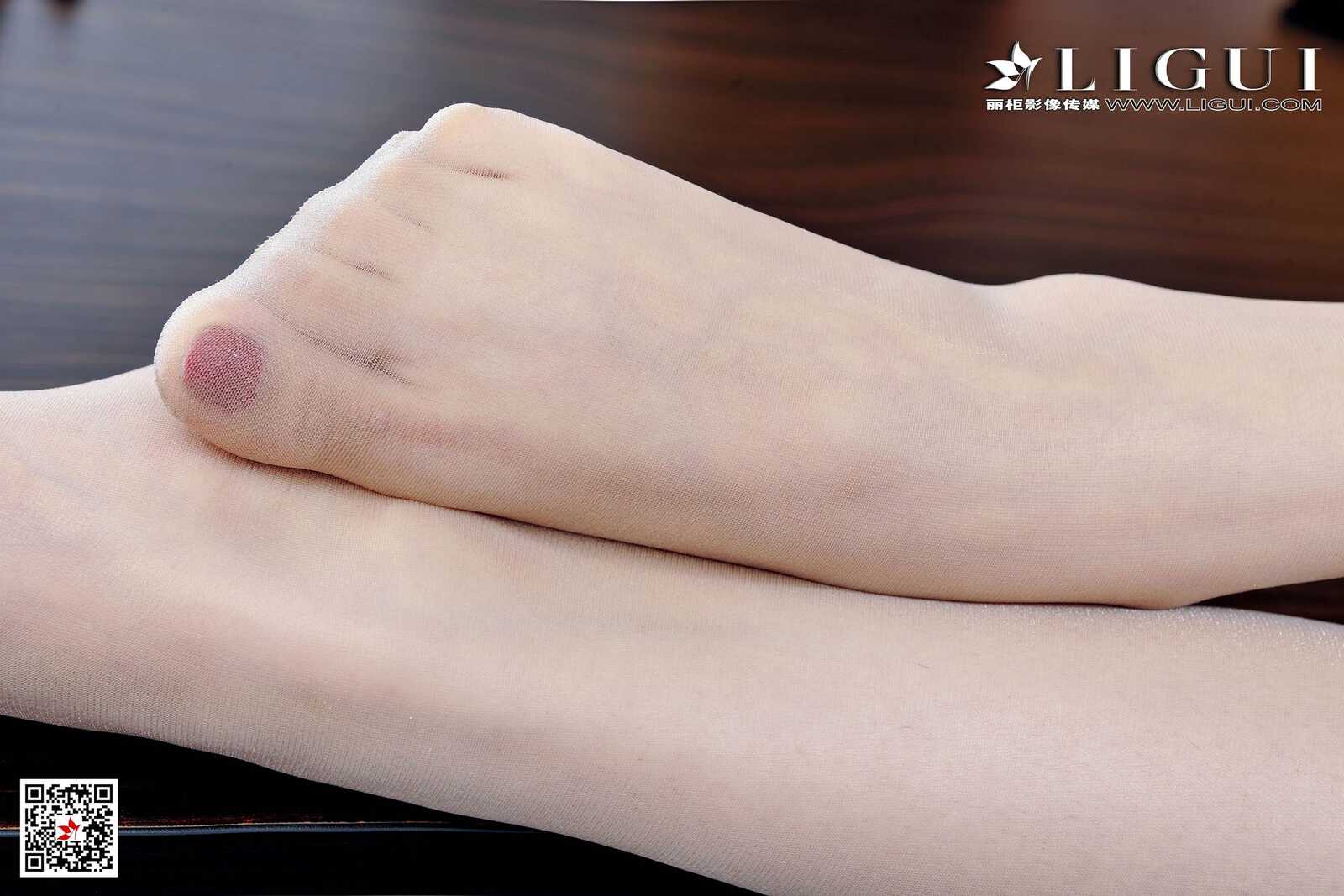 可馨《办公室肉丝袜美腿》 [丽柜Ligui] 写真集第2张