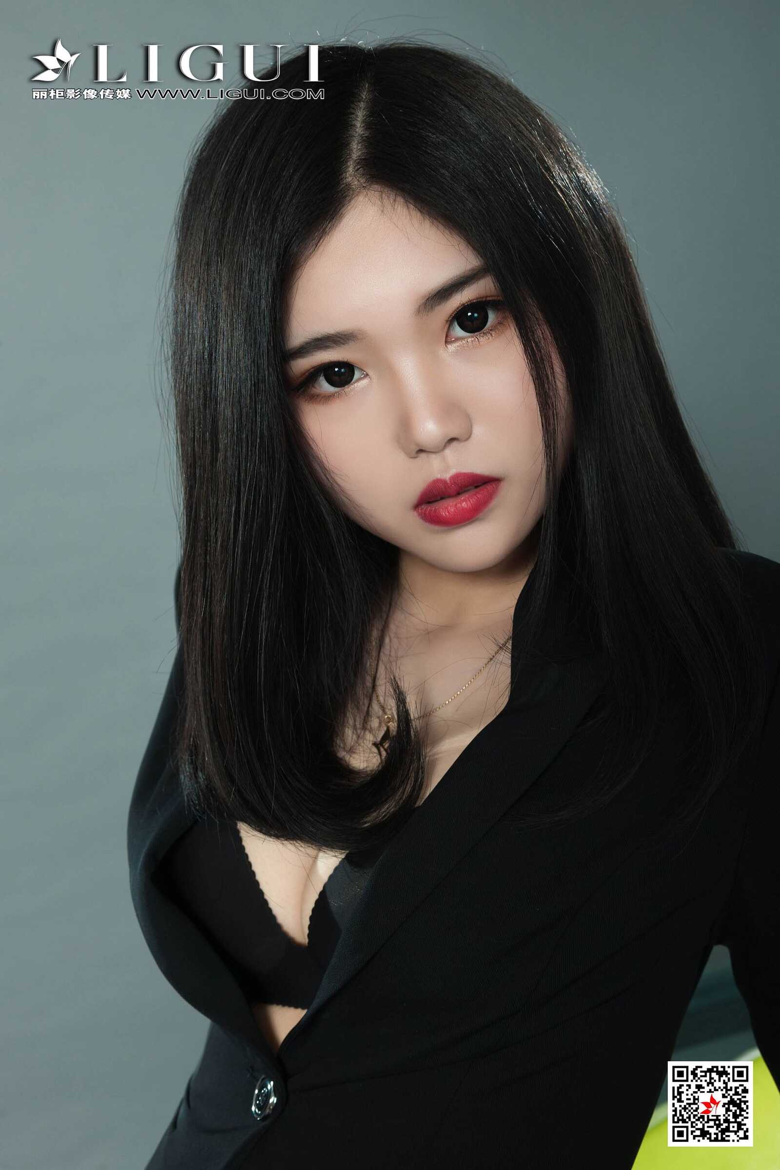 小辫儿《肉丝西服OL美腿》 [丽柜Ligui] 写真集第12张
