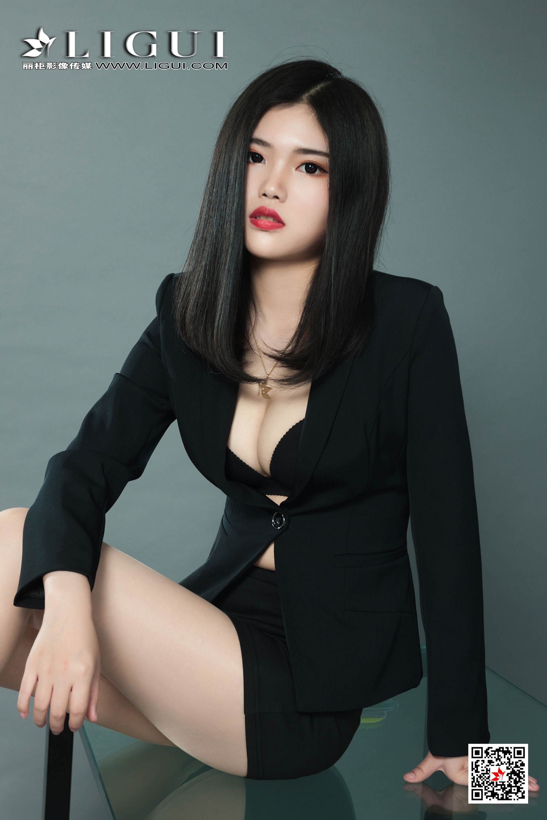 小辫儿《肉丝西服OL美腿》 [丽柜Ligui] 写真集第8张
