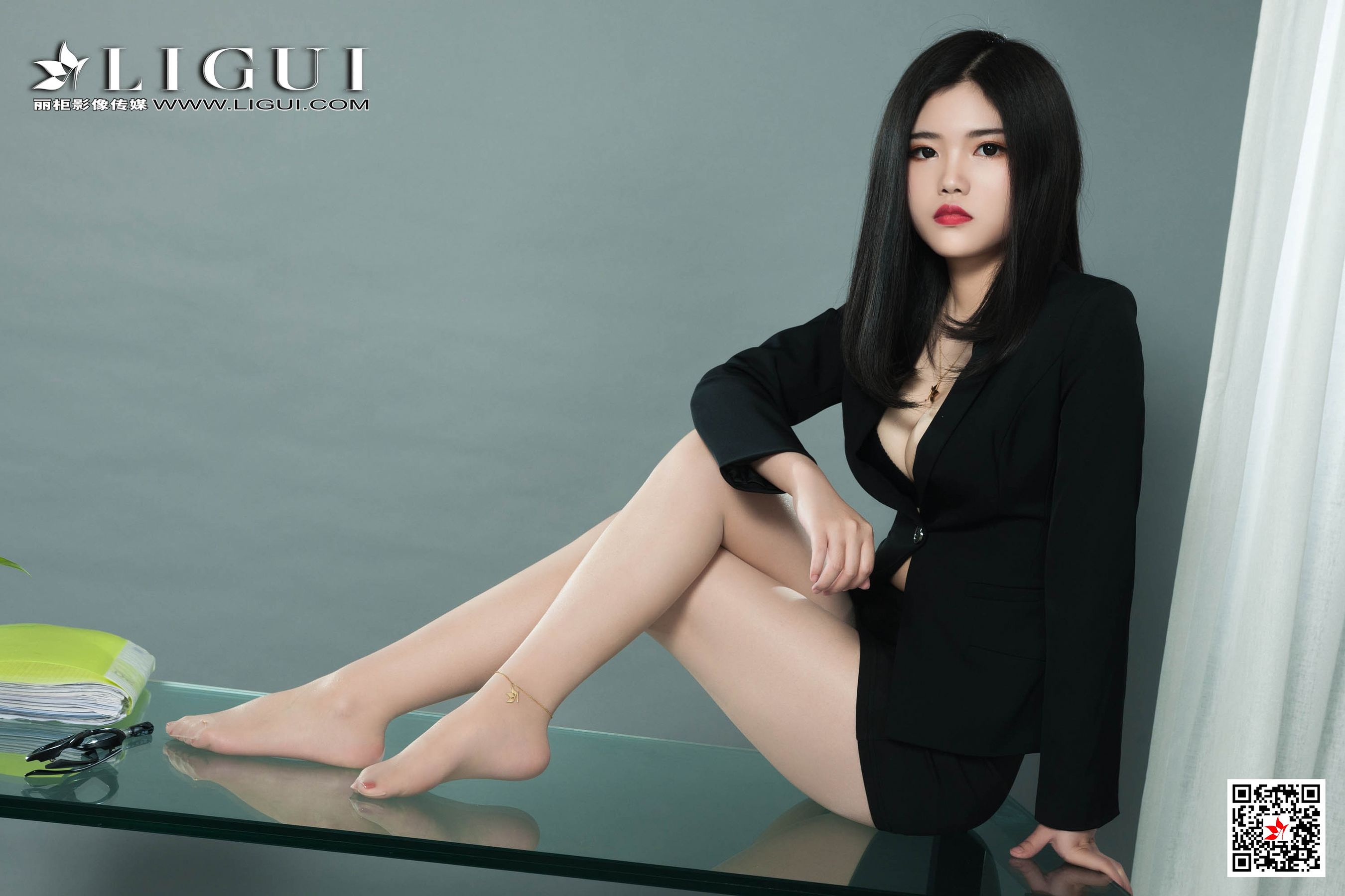 小辫儿《肉丝西服OL美腿》 [丽柜Ligui] 写真集第5张