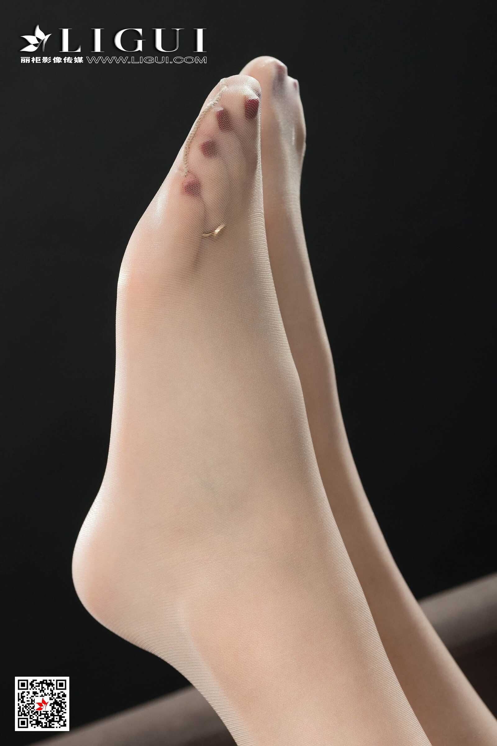 腿模泷儿《长腿肉丝OL》 [丽柜Ligui] 写真集第15张