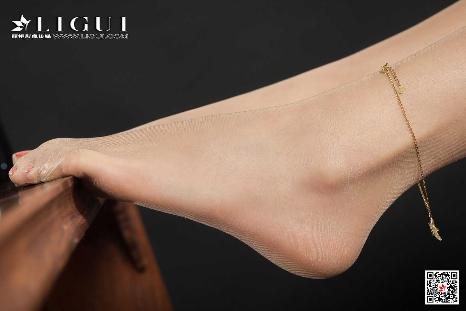 鱼妹《旗袍粉丽丝足》 [丽柜Ligui] 写真集第6张