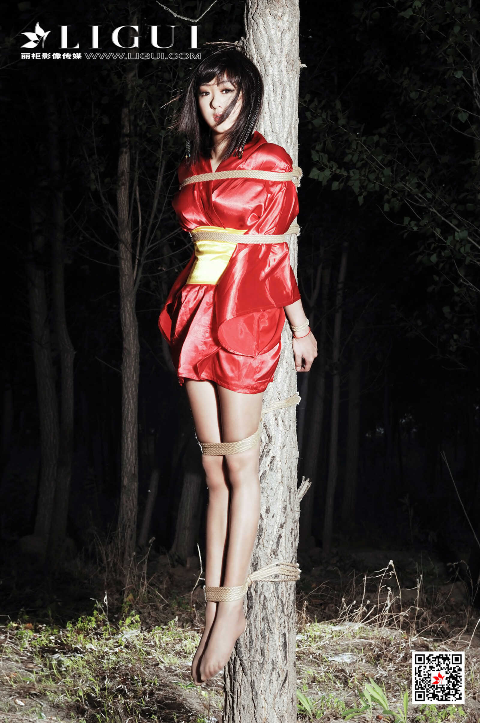 模特佩佩《黑夜美束》 [丽柜Ligui] 精品图集 写真第14张