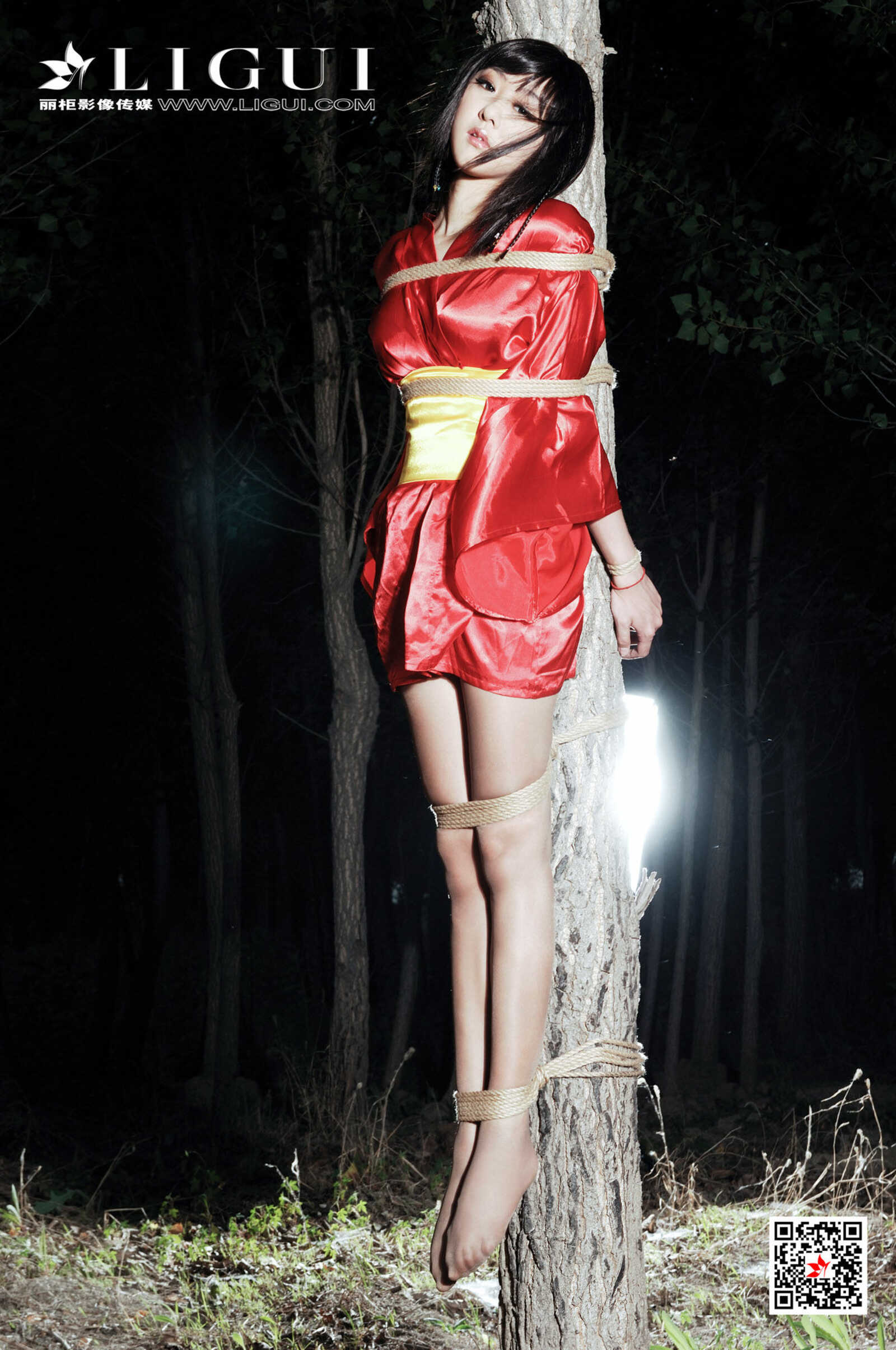 模特佩佩《黑夜美束》 [丽柜Ligui] 精品图集 写真第15张