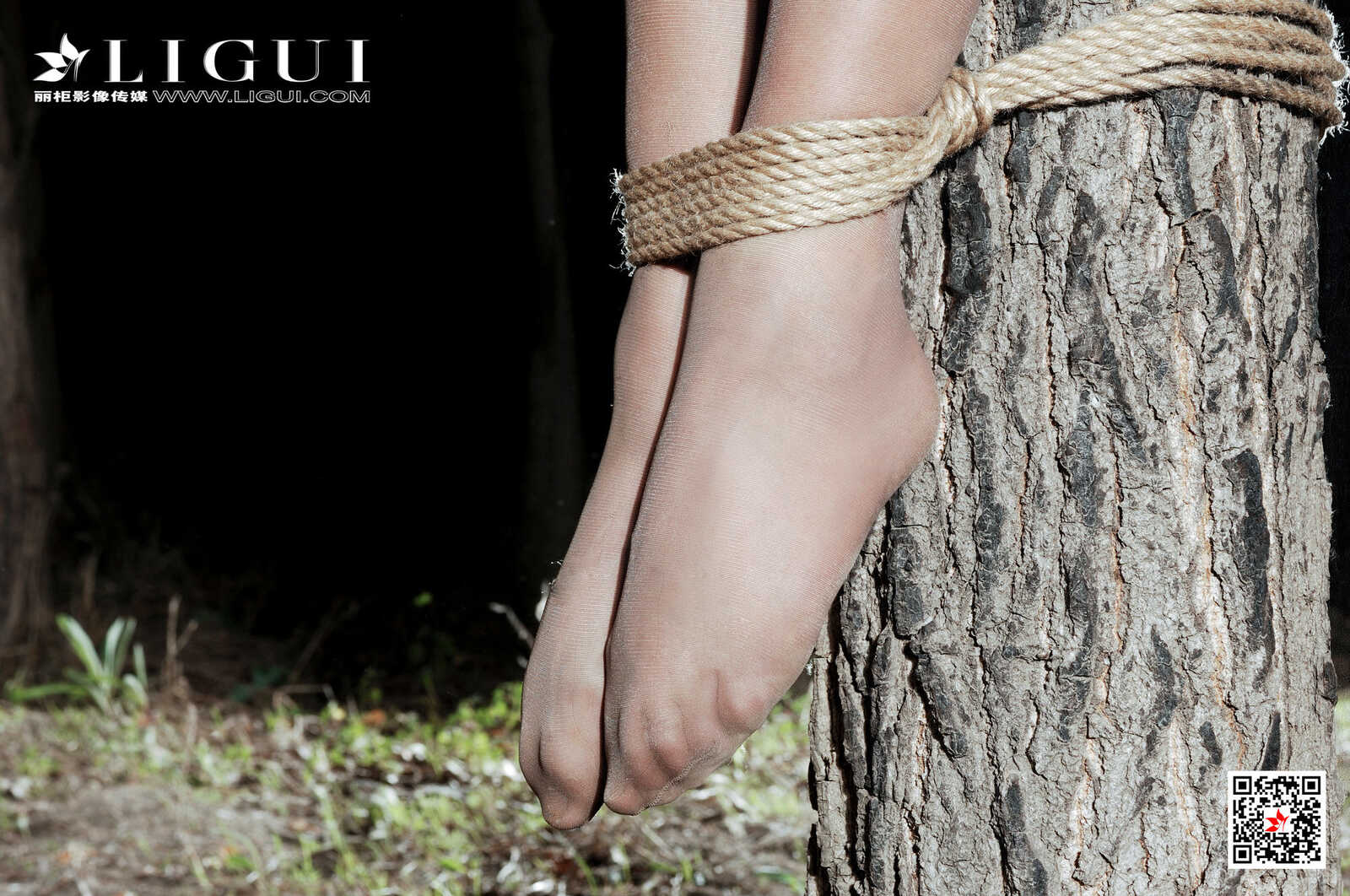 模特佩佩《黑夜美束》 [丽柜Ligui] 精品图集 写真第13张