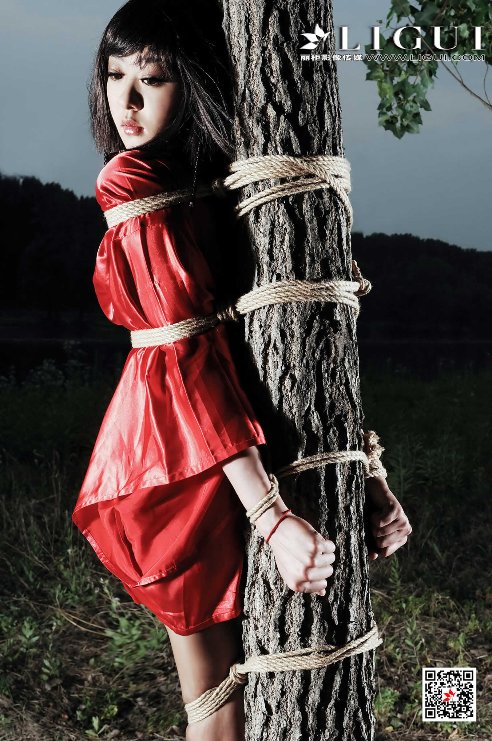 模特佩佩《黑夜美束》 [丽柜Ligui] 精品图集 写真第10张
