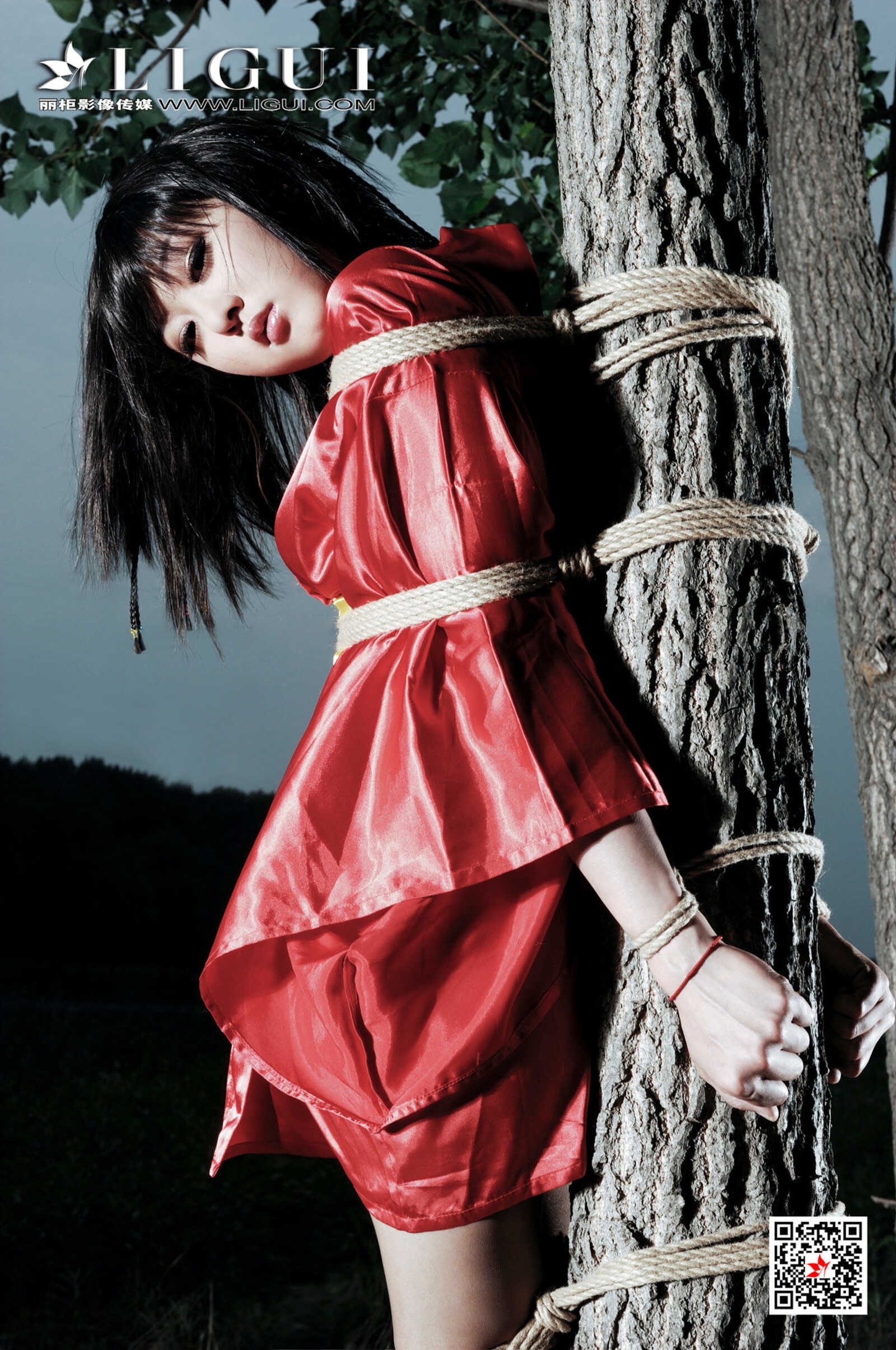 模特佩佩《黑夜美束》 [丽柜Ligui] 精品图集 写真第8张