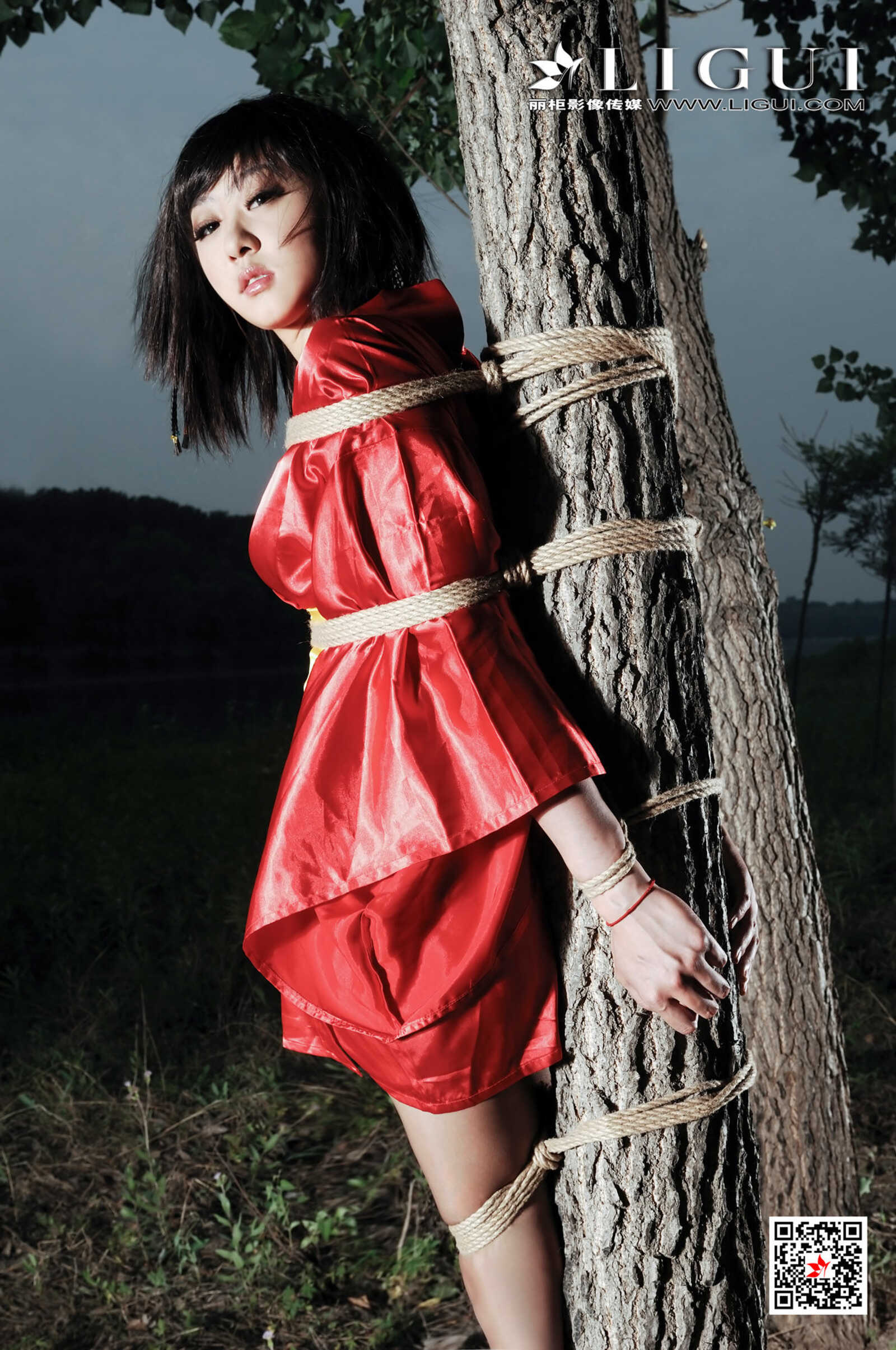 模特佩佩《黑夜美束》 [丽柜Ligui] 精品图集 写真第8张