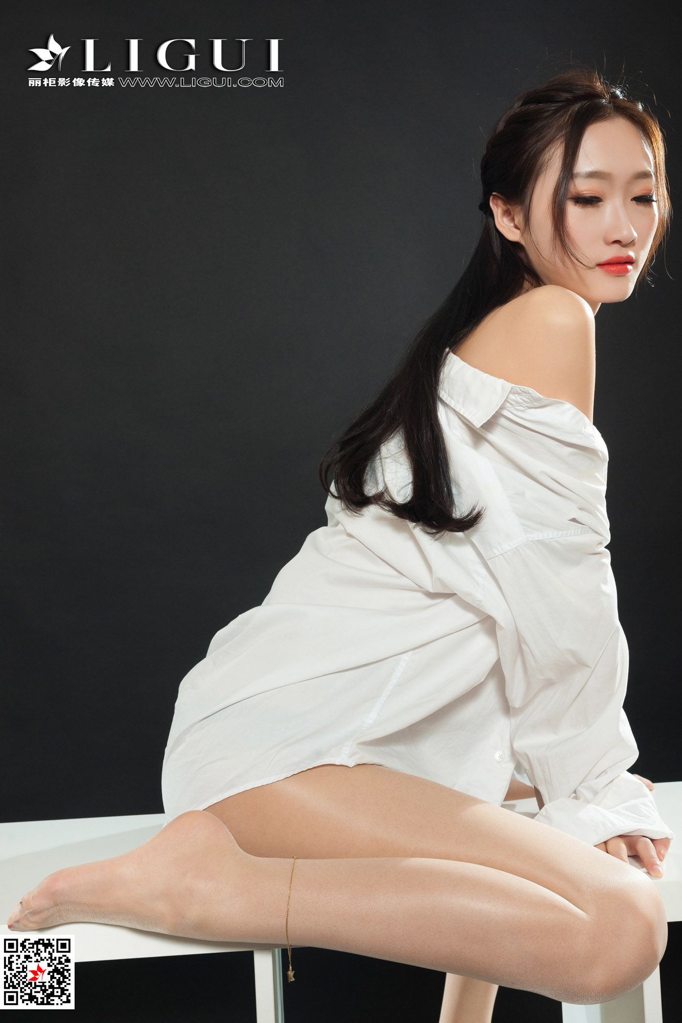 王炜炜《性感白衬衫女郎》 [丽柜Ligui] 写真集第2张