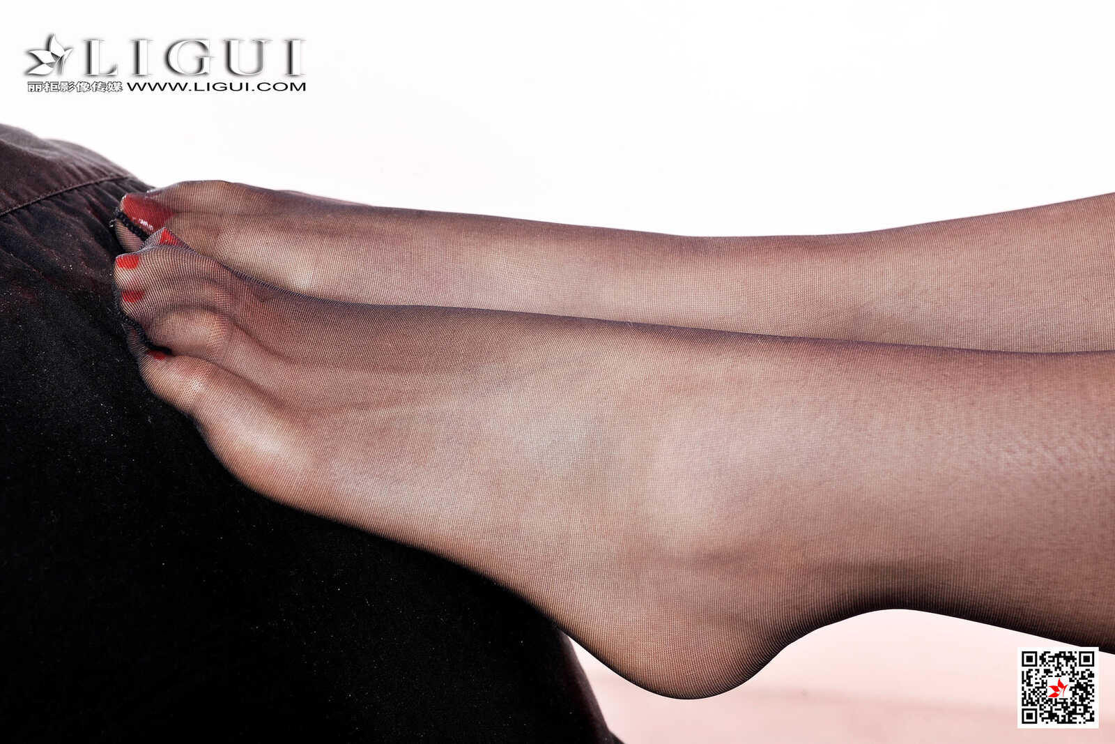 腿模允儿《黑丝大长腿》 [丽柜Ligui] 写真集第2张