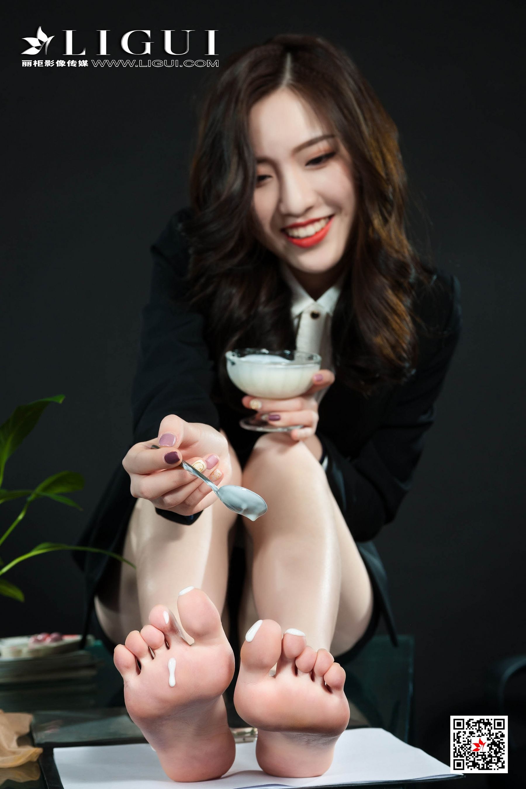 腿模阳阳《OL水果丝足》 [丽柜Ligui] 写真集第10张