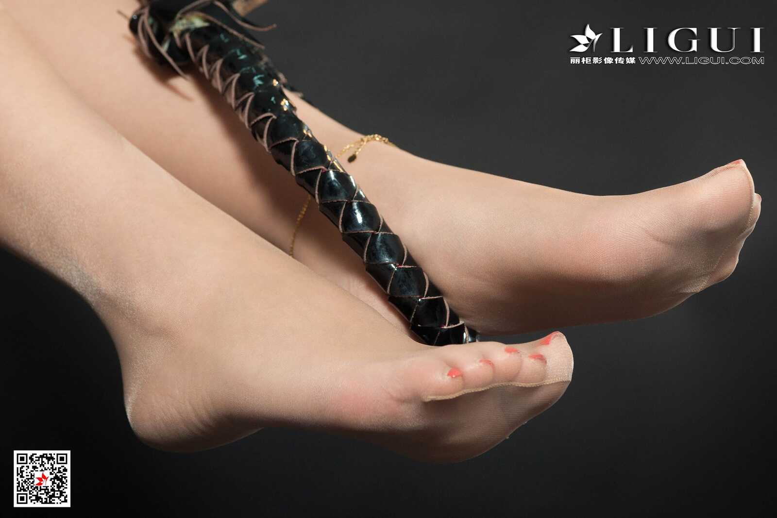 腿模雪糕《长靴皮衣女郎》 [丽柜Ligui] 网络丽人第1张