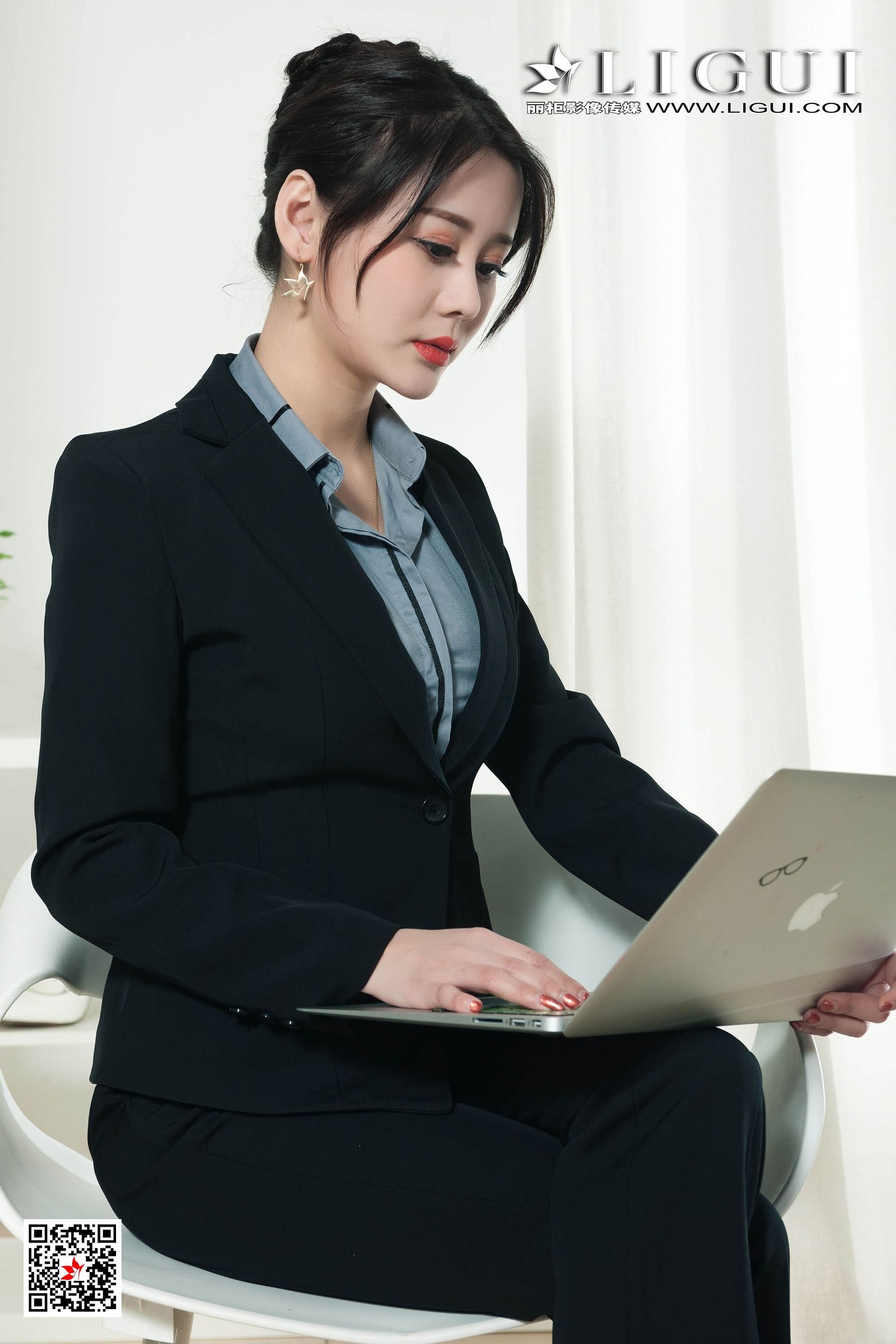 苏曼《紧身裤OL女郎》 [丽柜Ligui] 网络丽人 写真第15张