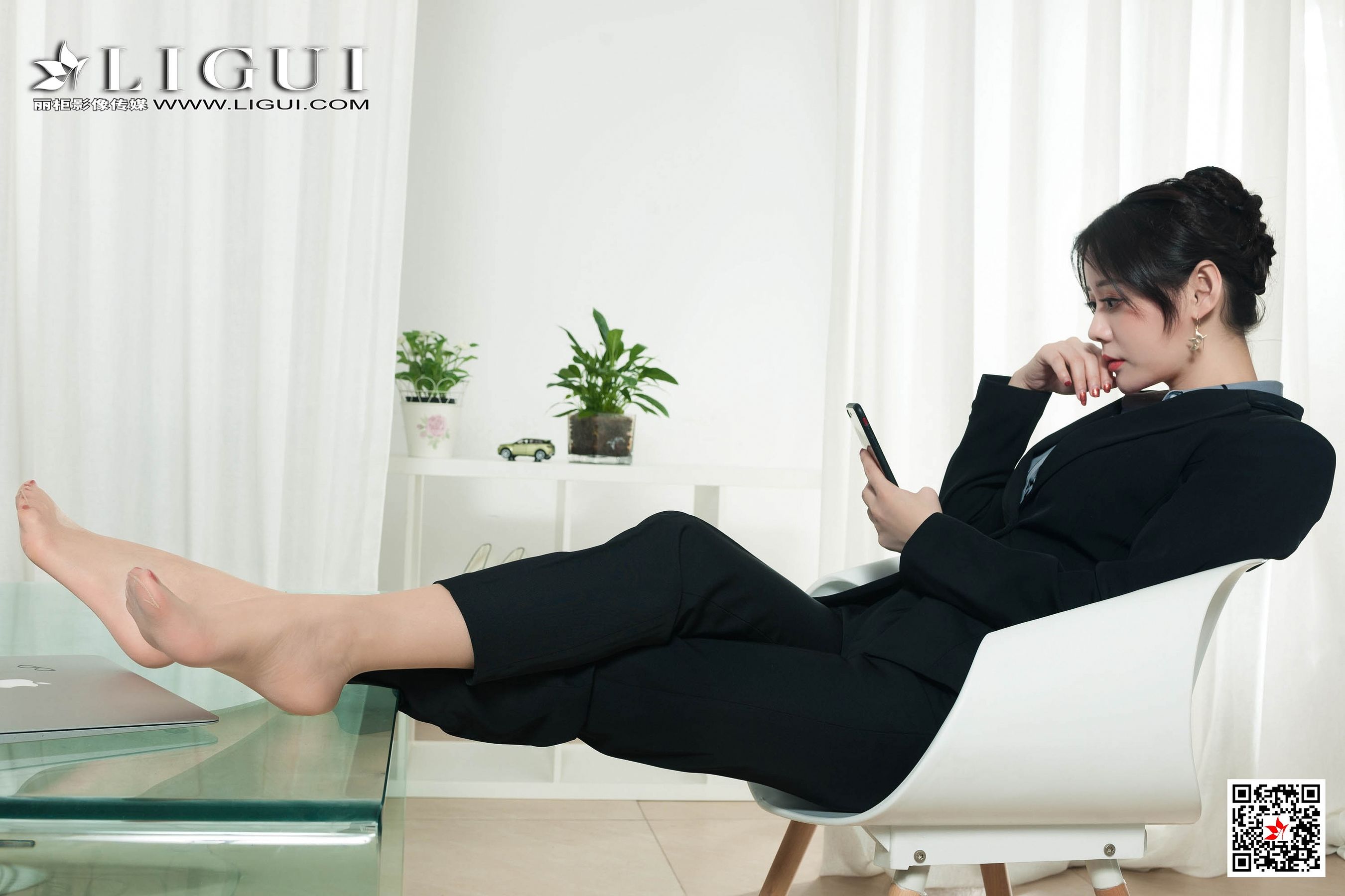 苏曼《紧身裤OL女郎》 [丽柜Ligui] 网络丽人 写真第3张