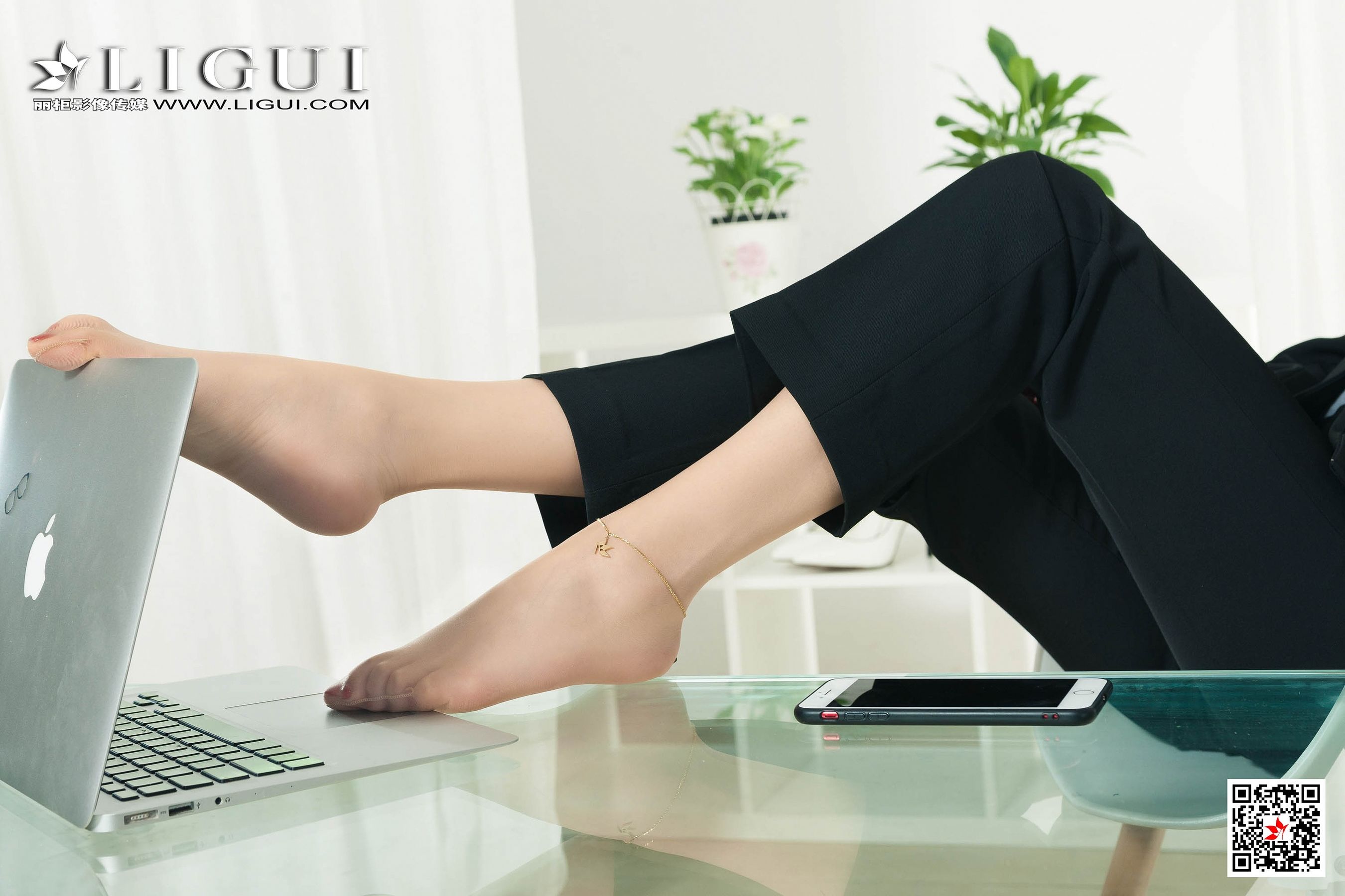 苏曼《紧身裤OL女郎》 [丽柜Ligui] 网络丽人 写真第1张