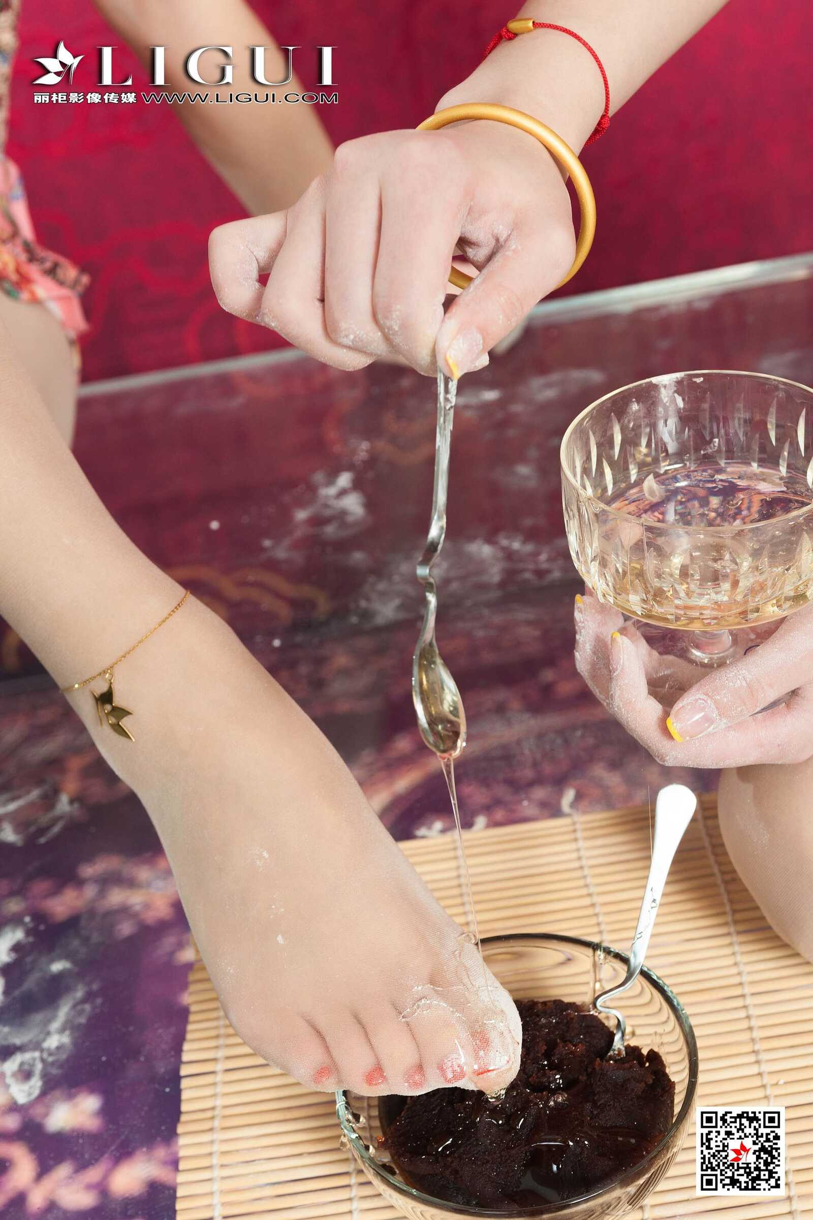 潘潘&amp;amp;洋洋《姐妹花汤圆丝足》 [丽柜Ligui] 写真第16张