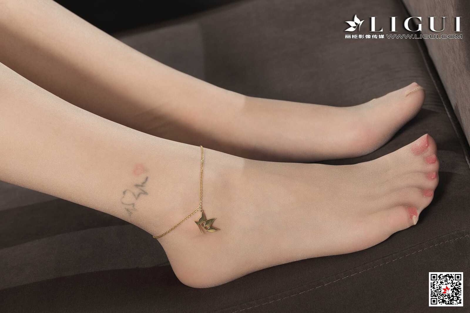 Model 小艺《肉丝袜OL》 [丽柜Ligui] 写真集第2张