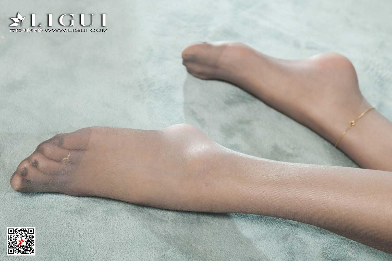 Model 梓岩《沙发灰丝美腿秘书》 [丽柜Ligui] 写真第2张