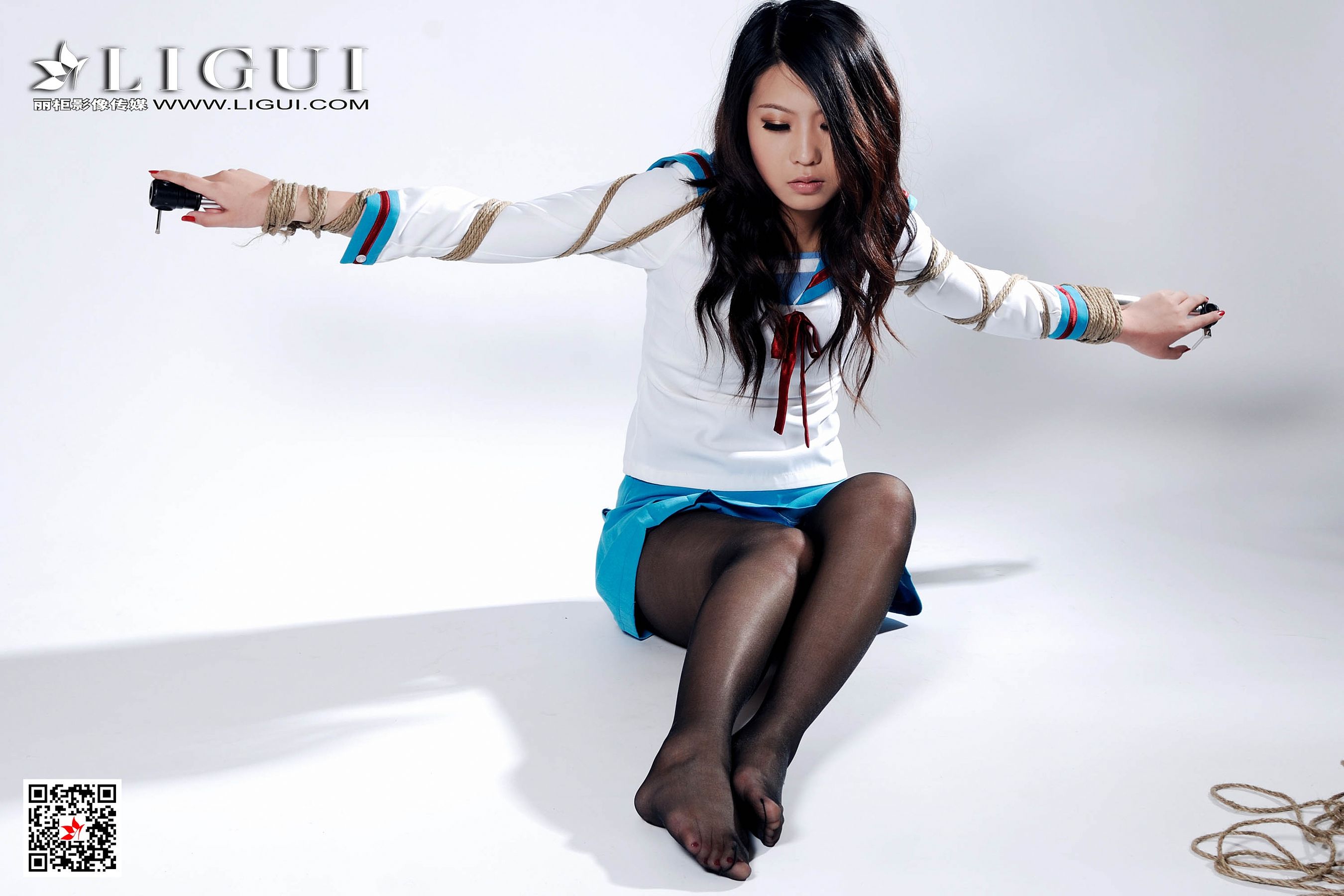 Model 幽幽《制服黑丝捆绑》 [丽柜美束Ligui] 写真第4张