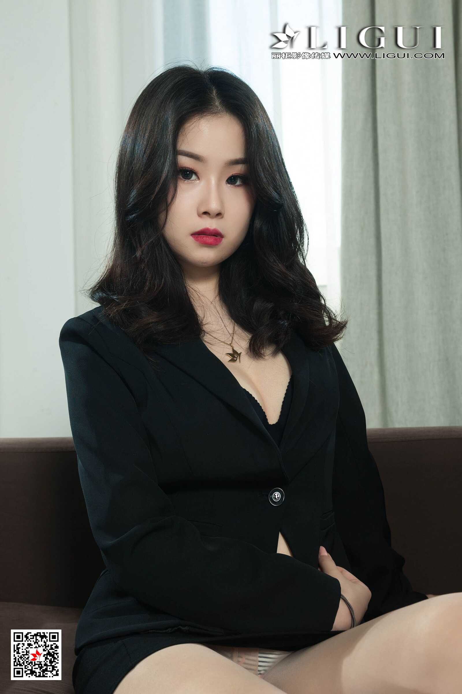 Model 小紫《长腿高跟肉丝OL》 [丽柜Ligui] 写真集第13张