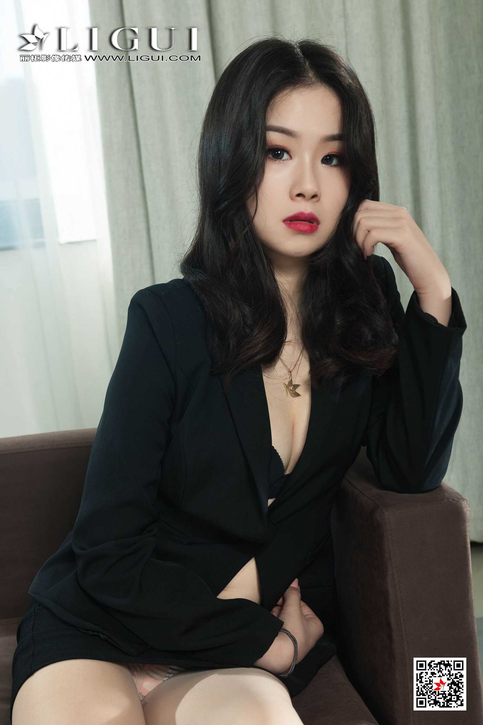 Model 小紫《长腿高跟肉丝OL》 [丽柜Ligui] 写真集第5张