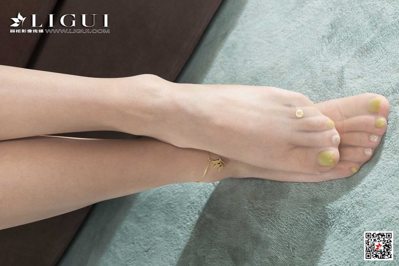 Model 程程《沙发肉丝OL》 [丽柜Ligui] 写真集第1张