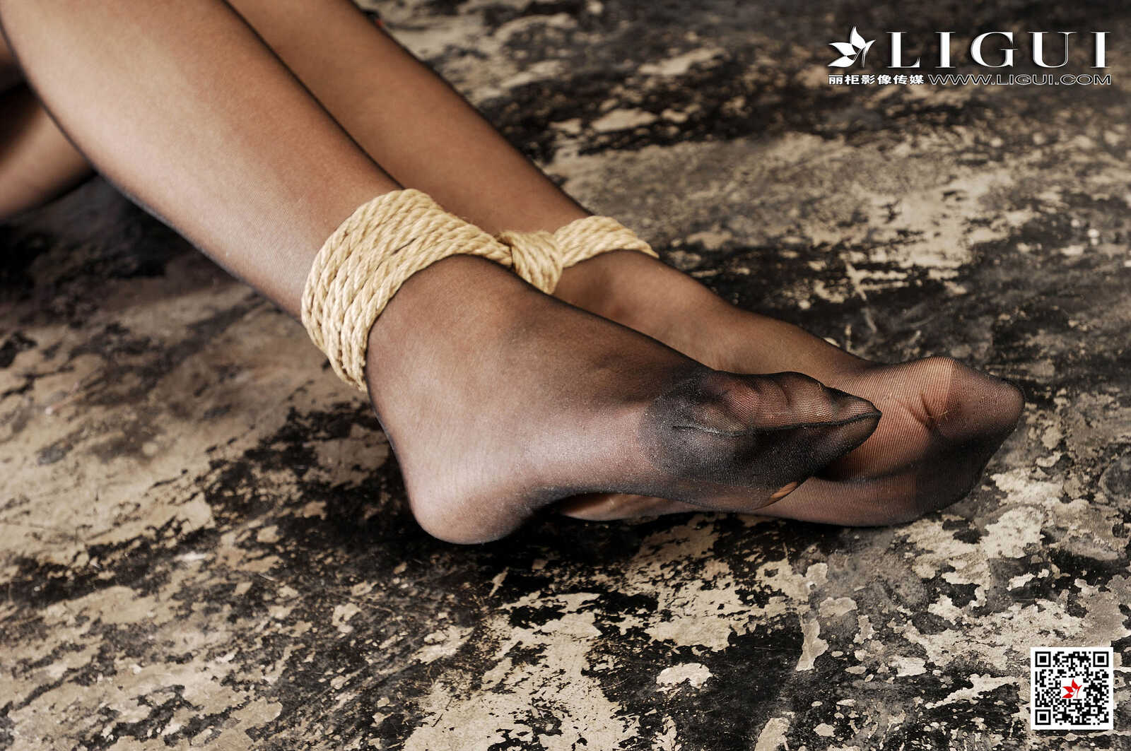 Model 苏菲《黑丝绳艺捆绑》 [丽柜美束Ligui] 写真第2张